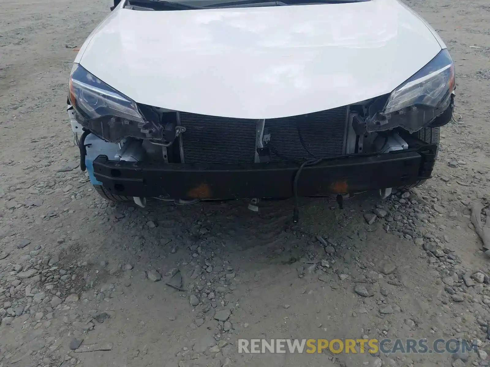 9 Photograph of a damaged car 5YFBURHE0KP922018 TOYOTA COROLLA 2019