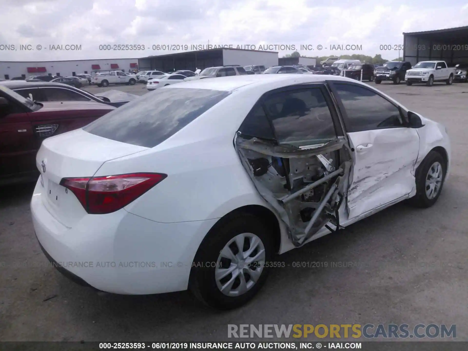 4 Photograph of a damaged car 5YFBURHE0KP924576 TOYOTA COROLLA 2019