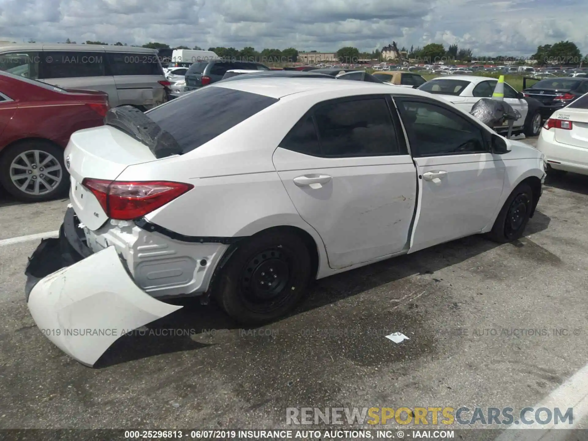 4 Photograph of a damaged car 5YFBURHE0KP925226 TOYOTA COROLLA 2019