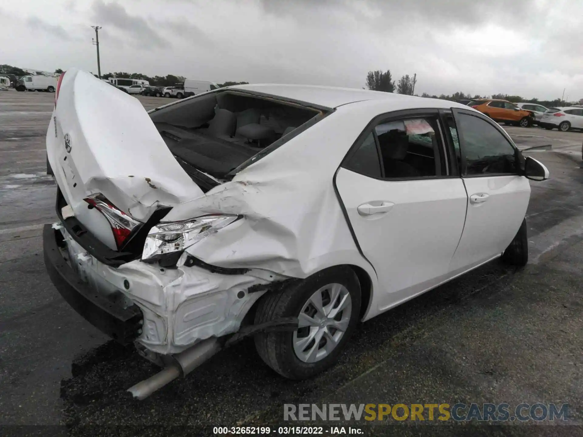 4 Photograph of a damaged car 5YFBURHE0KP927543 TOYOTA COROLLA 2019