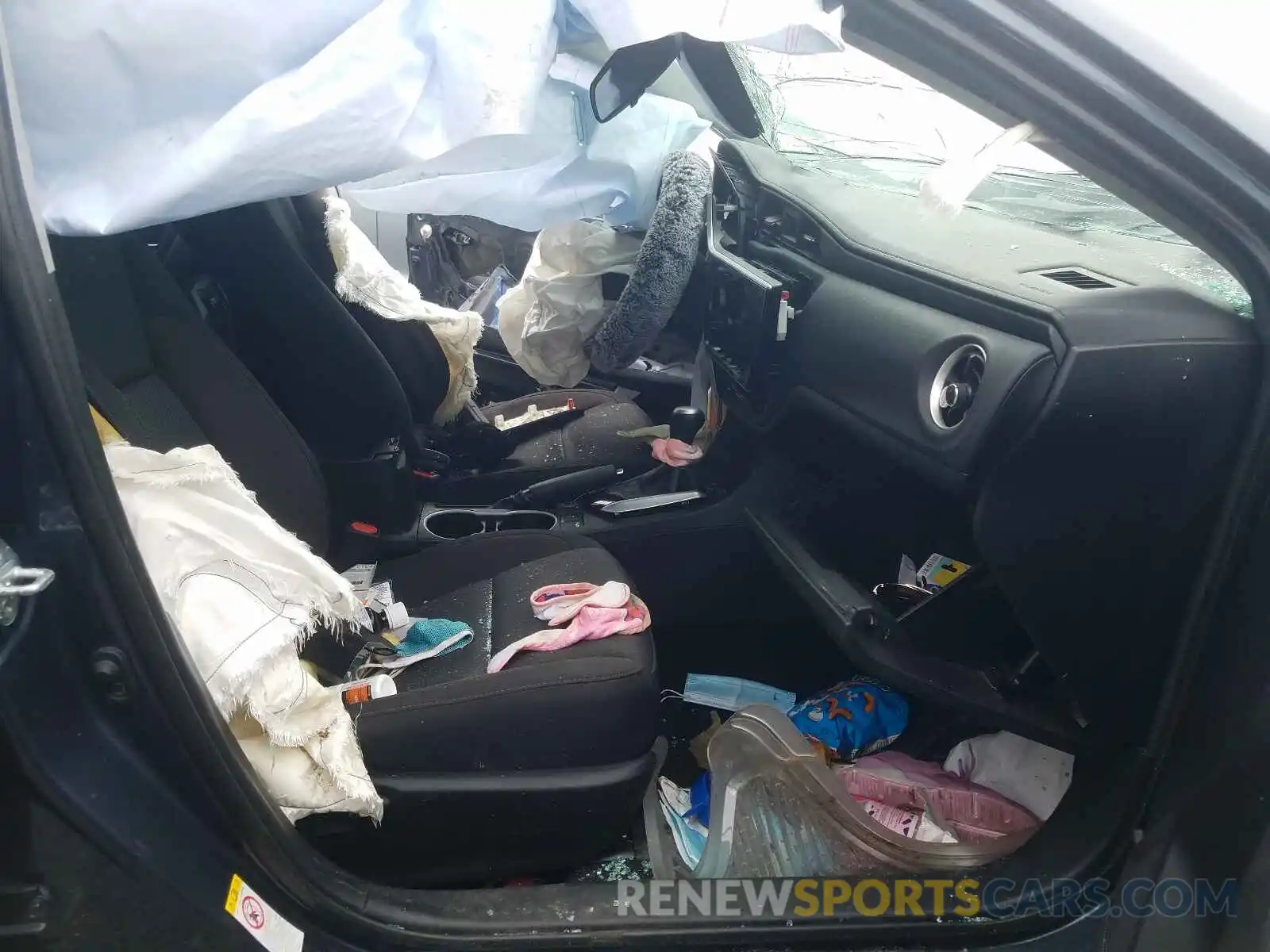 5 Photograph of a damaged car 5YFBURHE0KP927607 TOYOTA COROLLA 2019