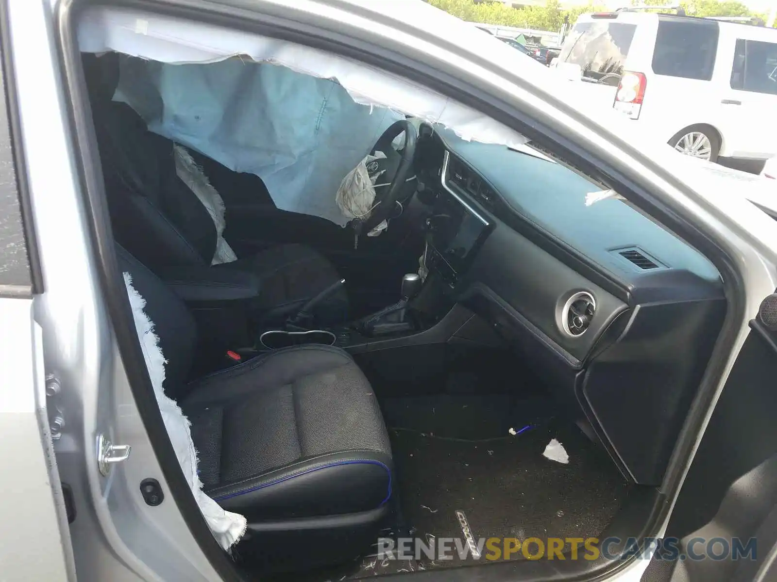 5 Photograph of a damaged car 5YFBURHE0KP935223 TOYOTA COROLLA 2019