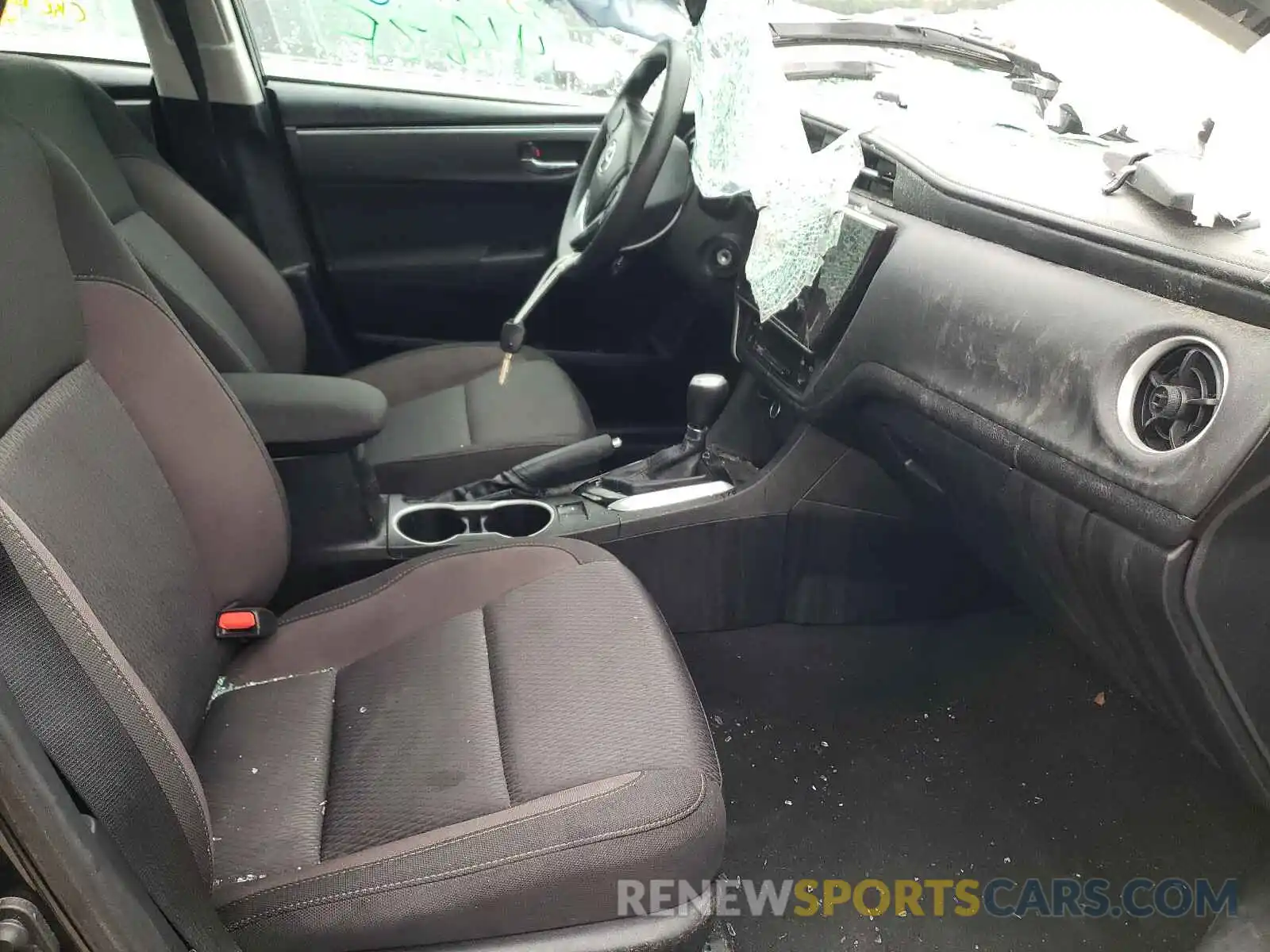 5 Photograph of a damaged car 5YFBURHE0KP936257 TOYOTA COROLLA 2019