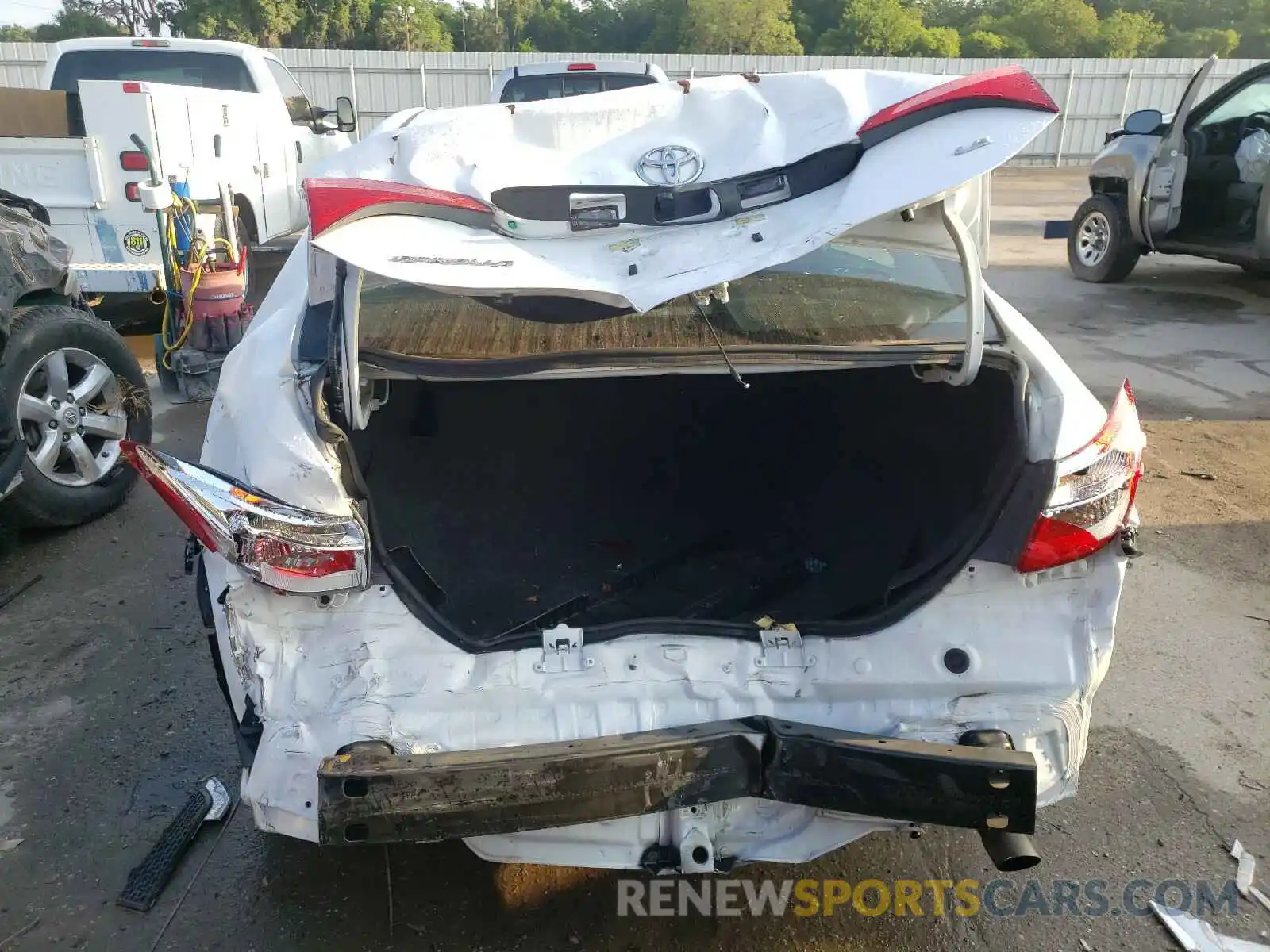 9 Photograph of a damaged car 5YFBURHE0KP937599 TOYOTA COROLLA 2019