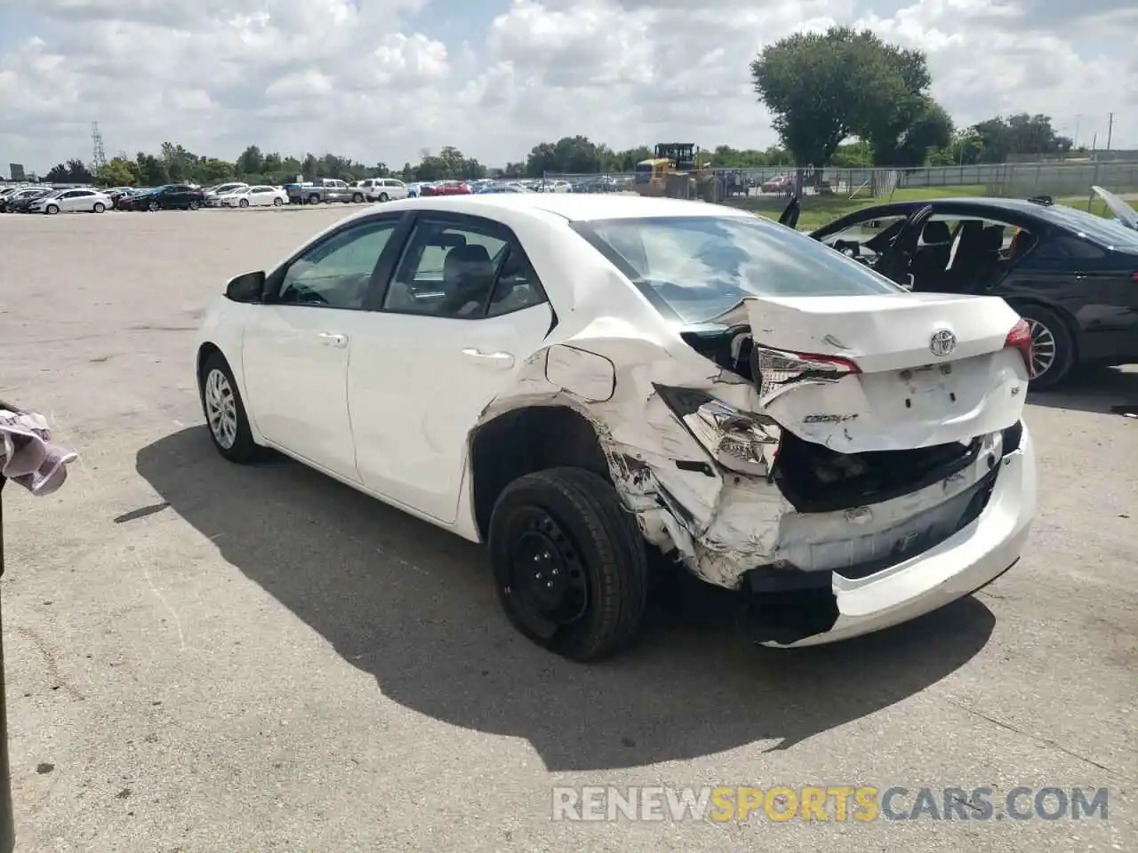 3 Photograph of a damaged car 5YFBURHE0KP938137 TOYOTA COROLLA 2019