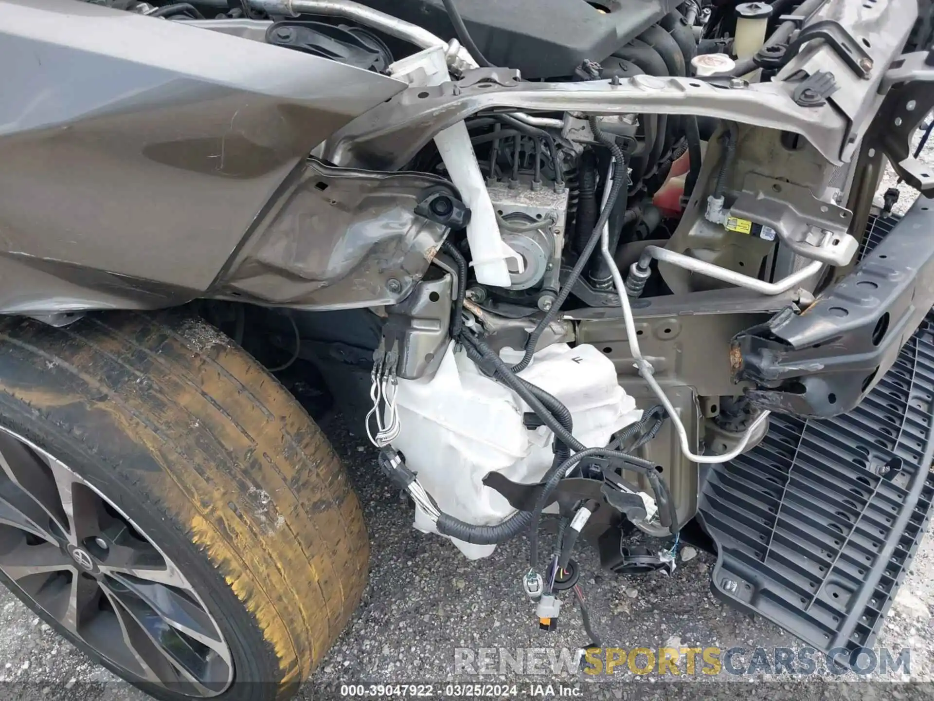 18 Photograph of a damaged car 5YFBURHE0KP939711 TOYOTA COROLLA 2019