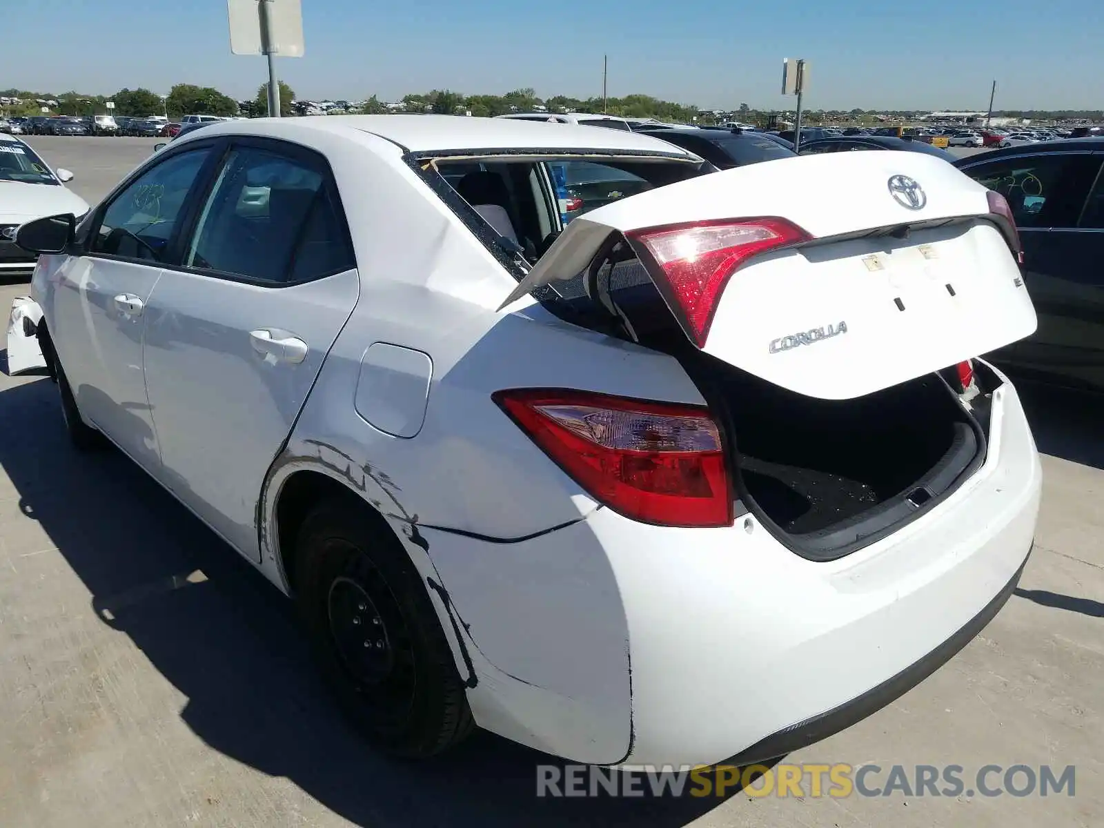 3 Photograph of a damaged car 5YFBURHE0KP940390 TOYOTA COROLLA 2019