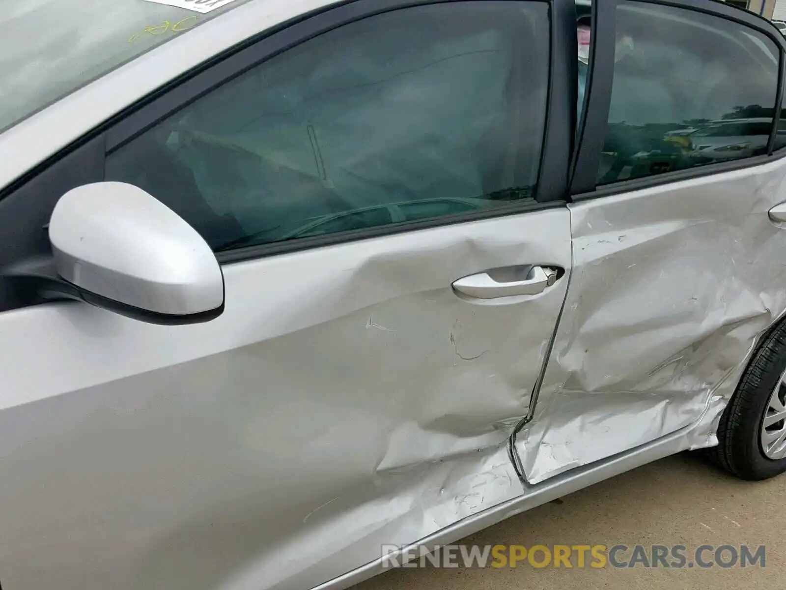 10 Photograph of a damaged car 5YFBURHE0KP943791 TOYOTA COROLLA 2019