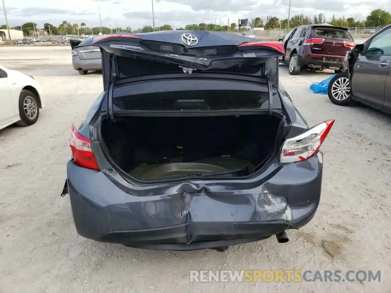 9 Photograph of a damaged car 5YFBURHE0KP944472 TOYOTA COROLLA 2019