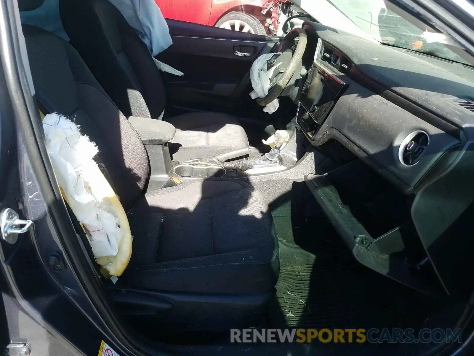 5 Photograph of a damaged car 5YFBURHE0KP949414 TOYOTA COROLLA 2019