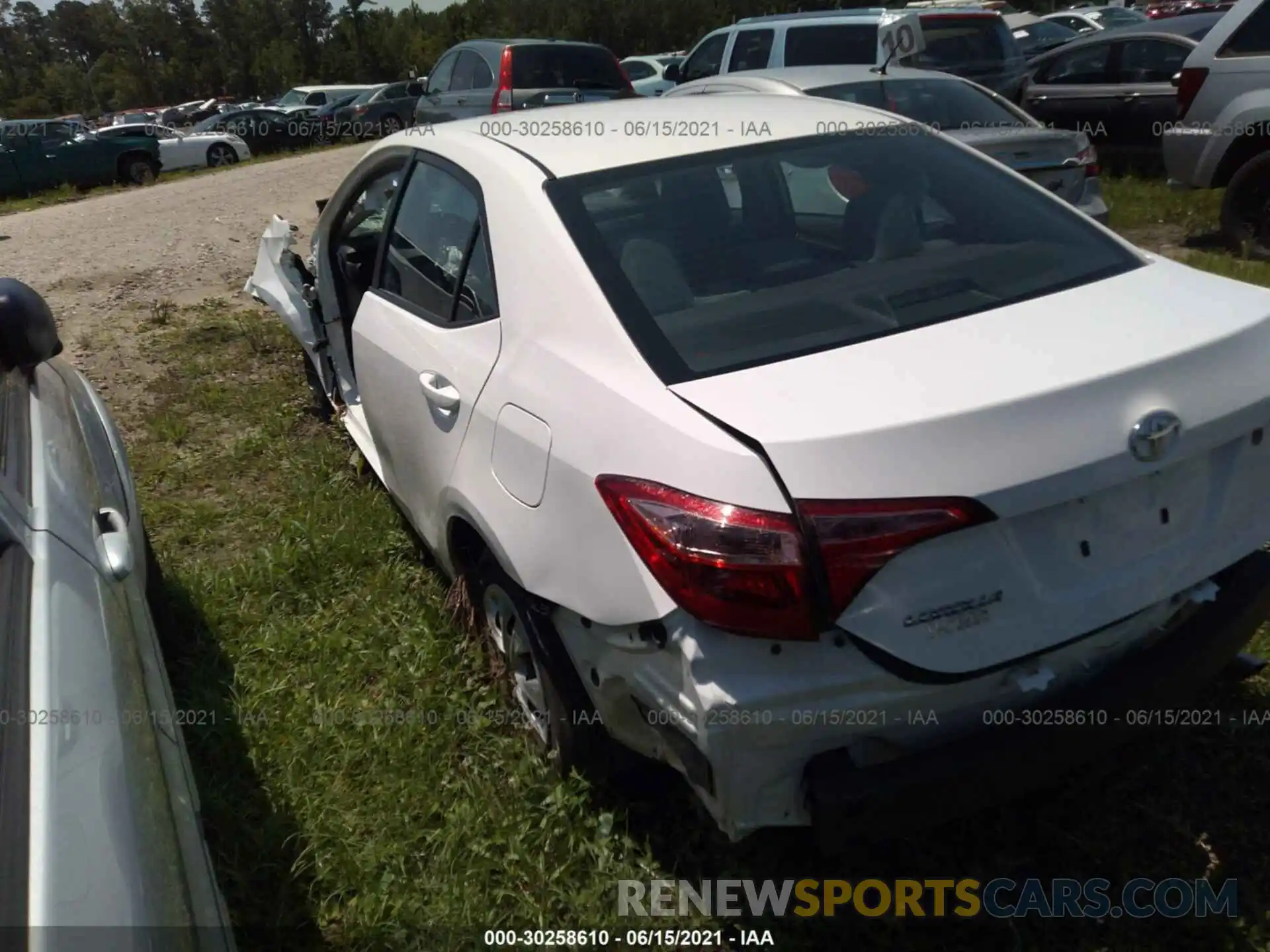 3 Photograph of a damaged car 5YFBURHE1KP870642 TOYOTA COROLLA 2019