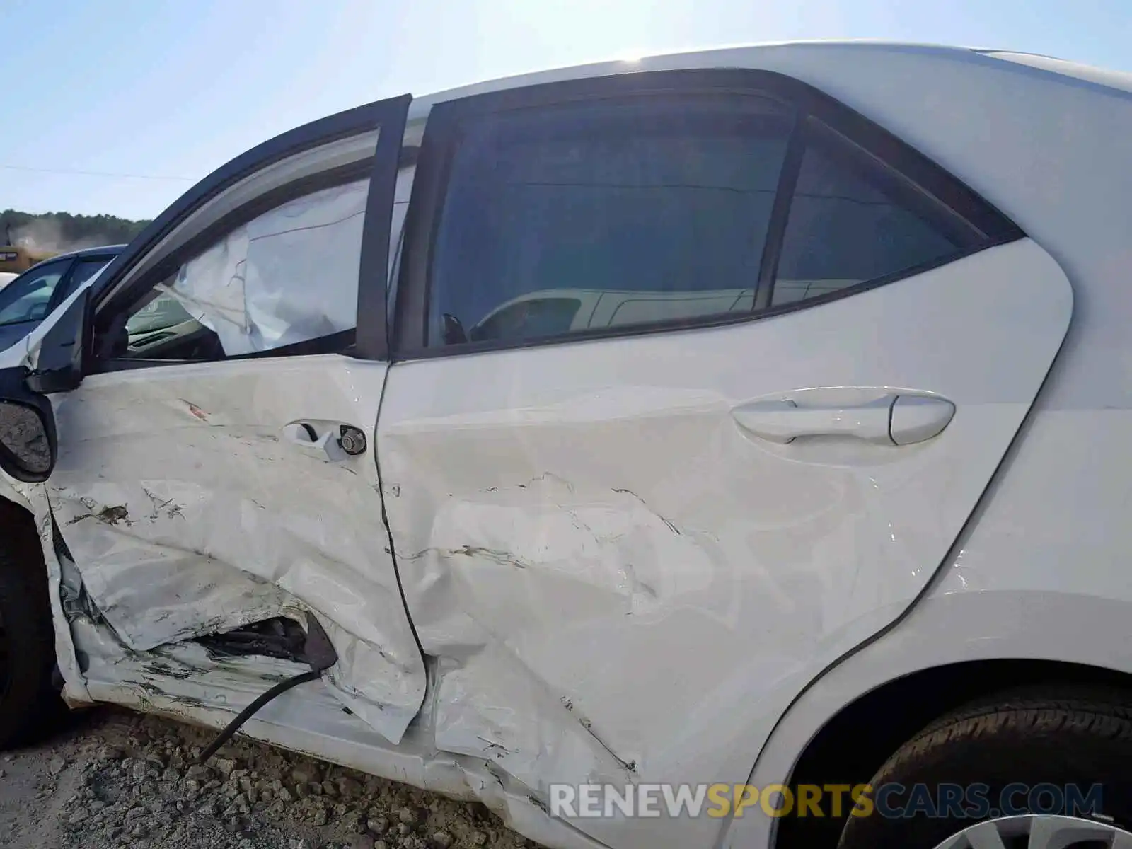 10 Photograph of a damaged car 5YFBURHE1KP886078 TOYOTA COROLLA 2019