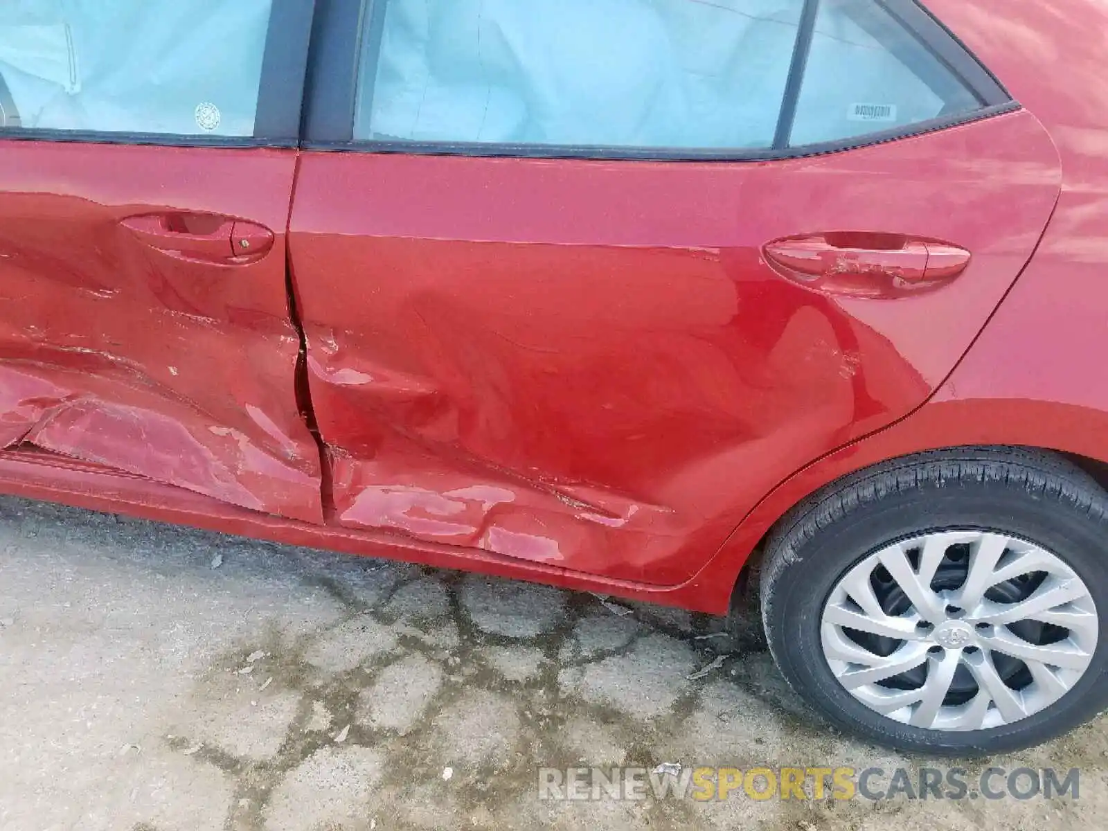 10 Photograph of a damaged car 5YFBURHE1KP890518 TOYOTA COROLLA 2019