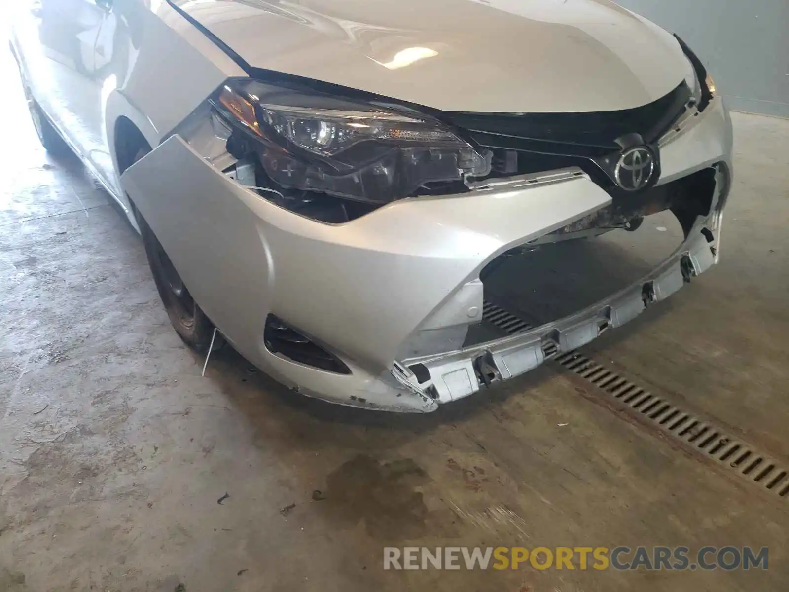 9 Photograph of a damaged car 5YFBURHE1KP891104 TOYOTA COROLLA 2019