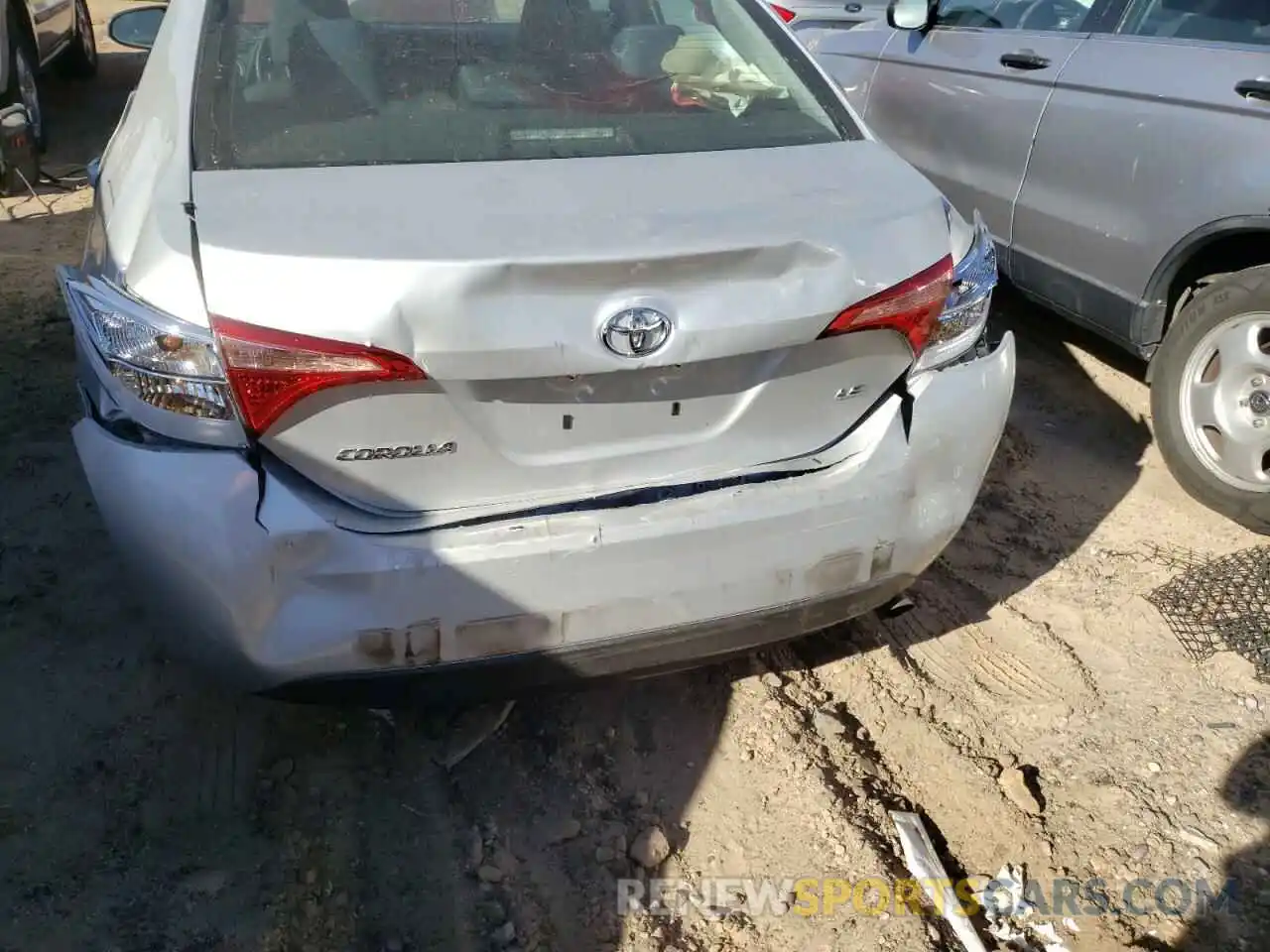 9 Photograph of a damaged car 5YFBURHE1KP896108 TOYOTA COROLLA 2019