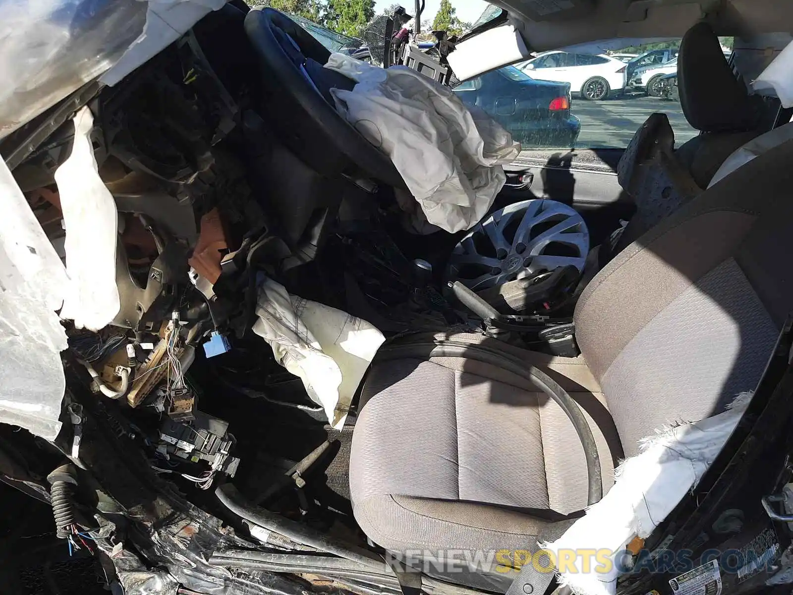 5 Photograph of a damaged car 5YFBURHE1KP897713 TOYOTA COROLLA 2019