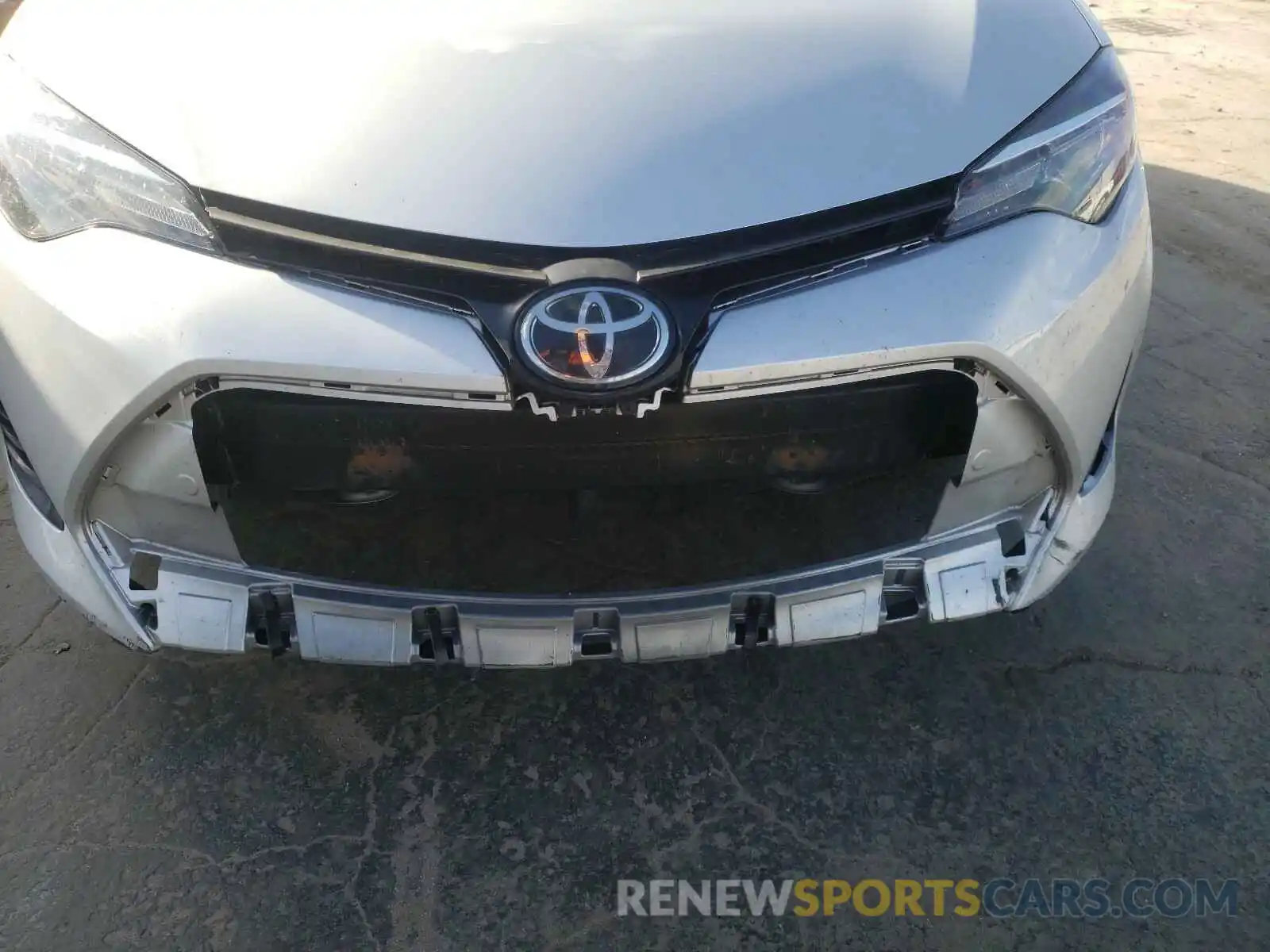 9 Photograph of a damaged car 5YFBURHE1KP898800 TOYOTA COROLLA 2019