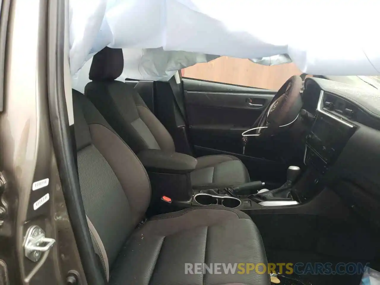 5 Photograph of a damaged car 5YFBURHE1KP899526 TOYOTA COROLLA 2019