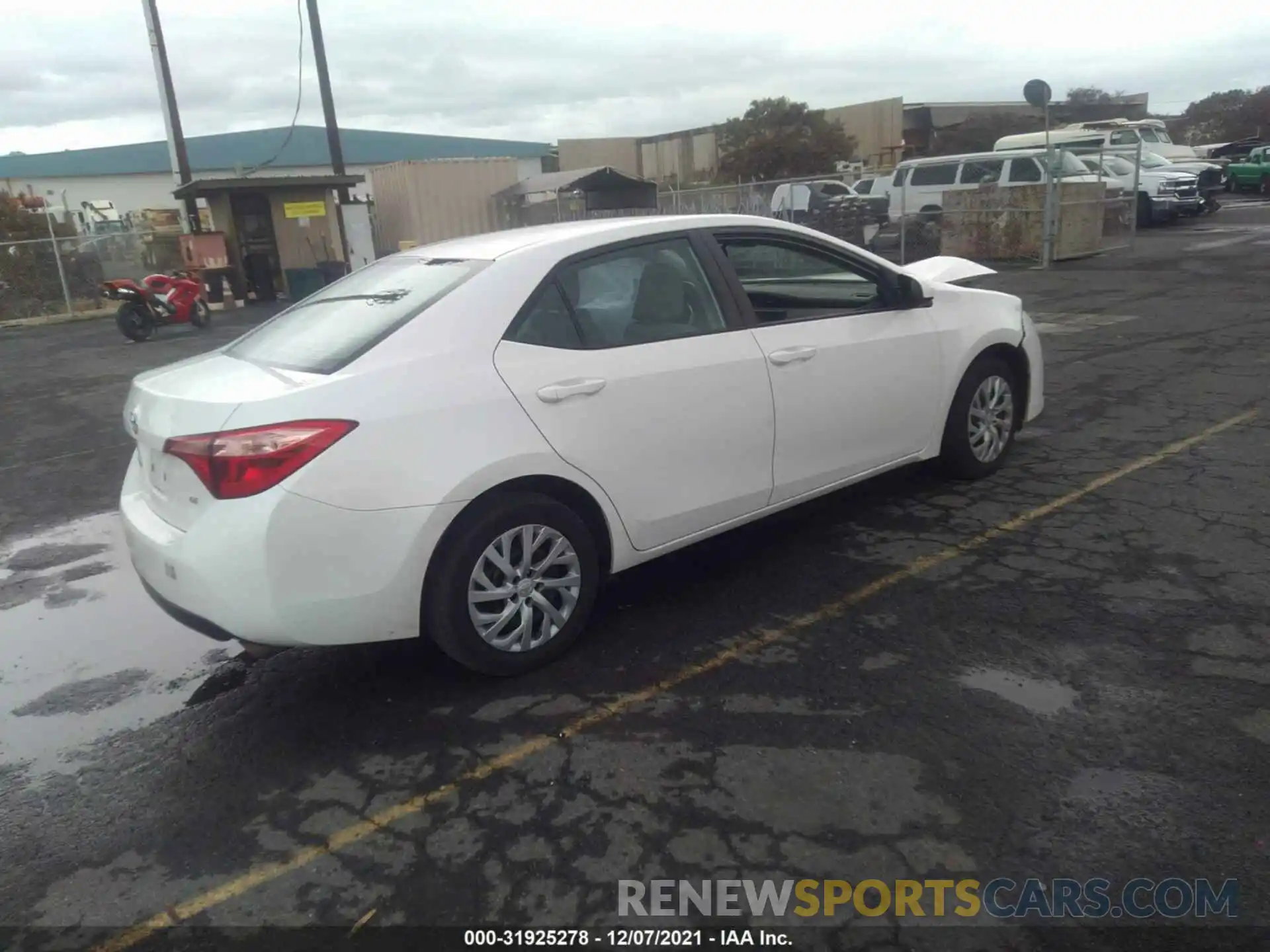 4 Photograph of a damaged car 5YFBURHE1KP901209 TOYOTA COROLLA 2019