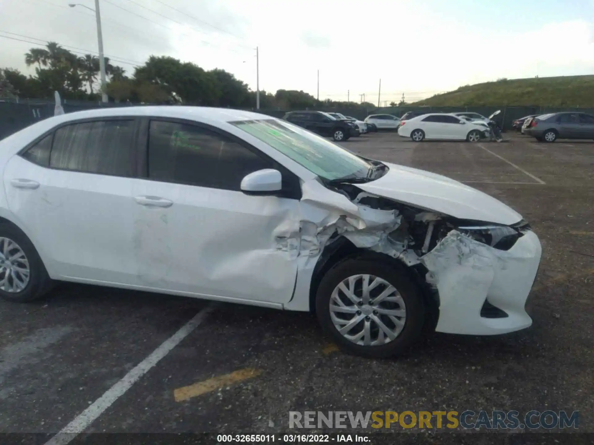 6 Photograph of a damaged car 5YFBURHE1KP906975 TOYOTA COROLLA 2019