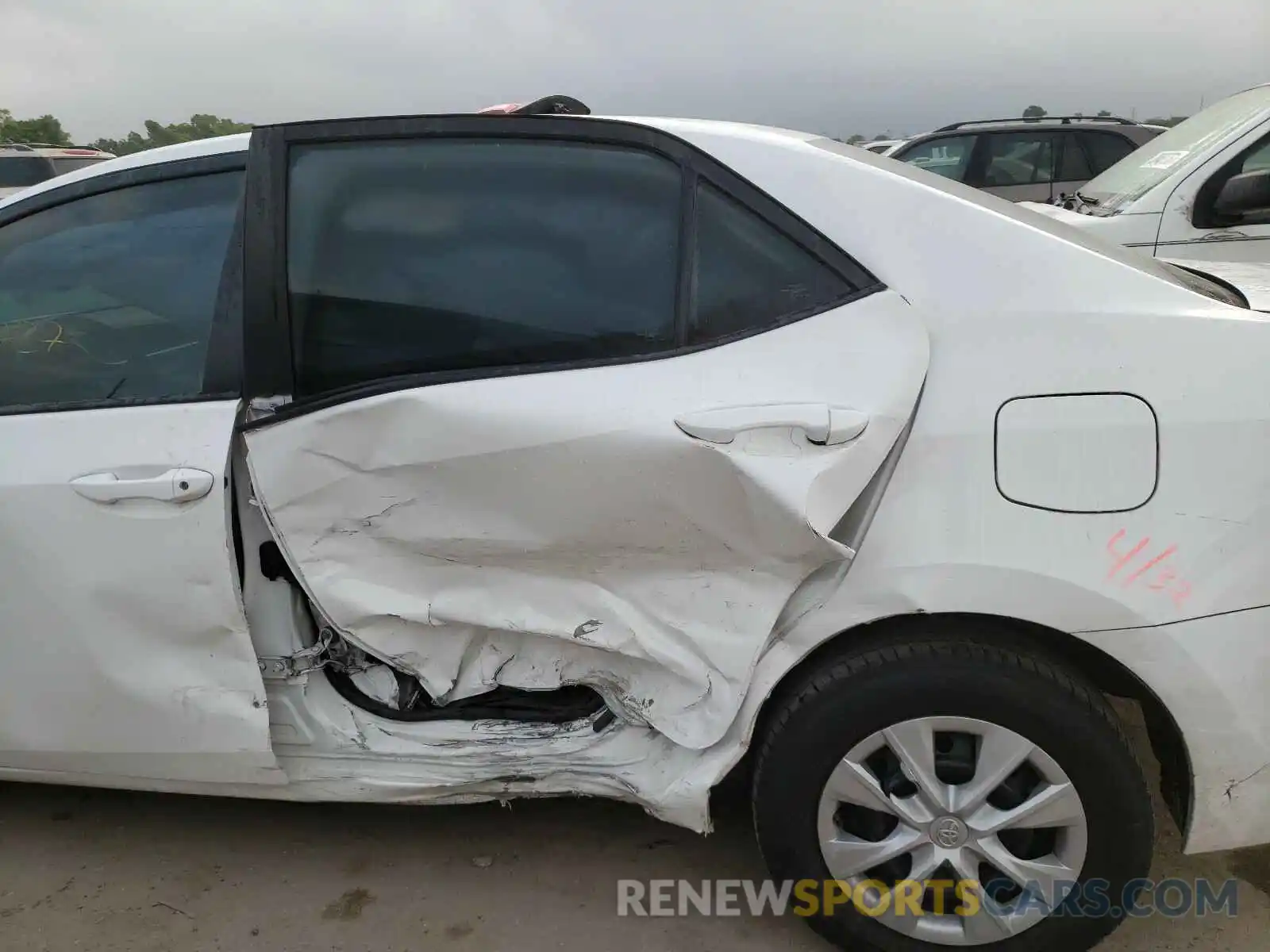 9 Photograph of a damaged car 5YFBURHE1KP911934 TOYOTA COROLLA 2019