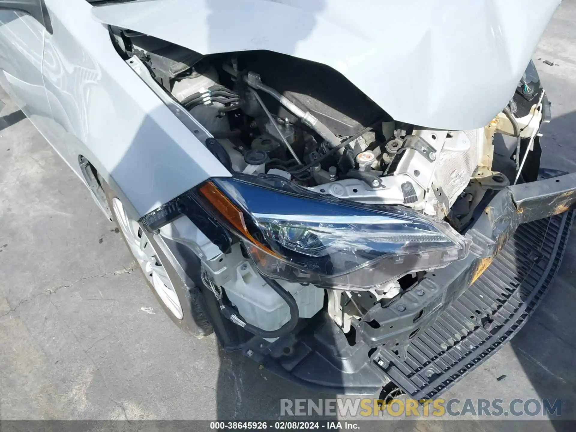 18 Photograph of a damaged car 5YFBURHE1KP915739 TOYOTA COROLLA 2019