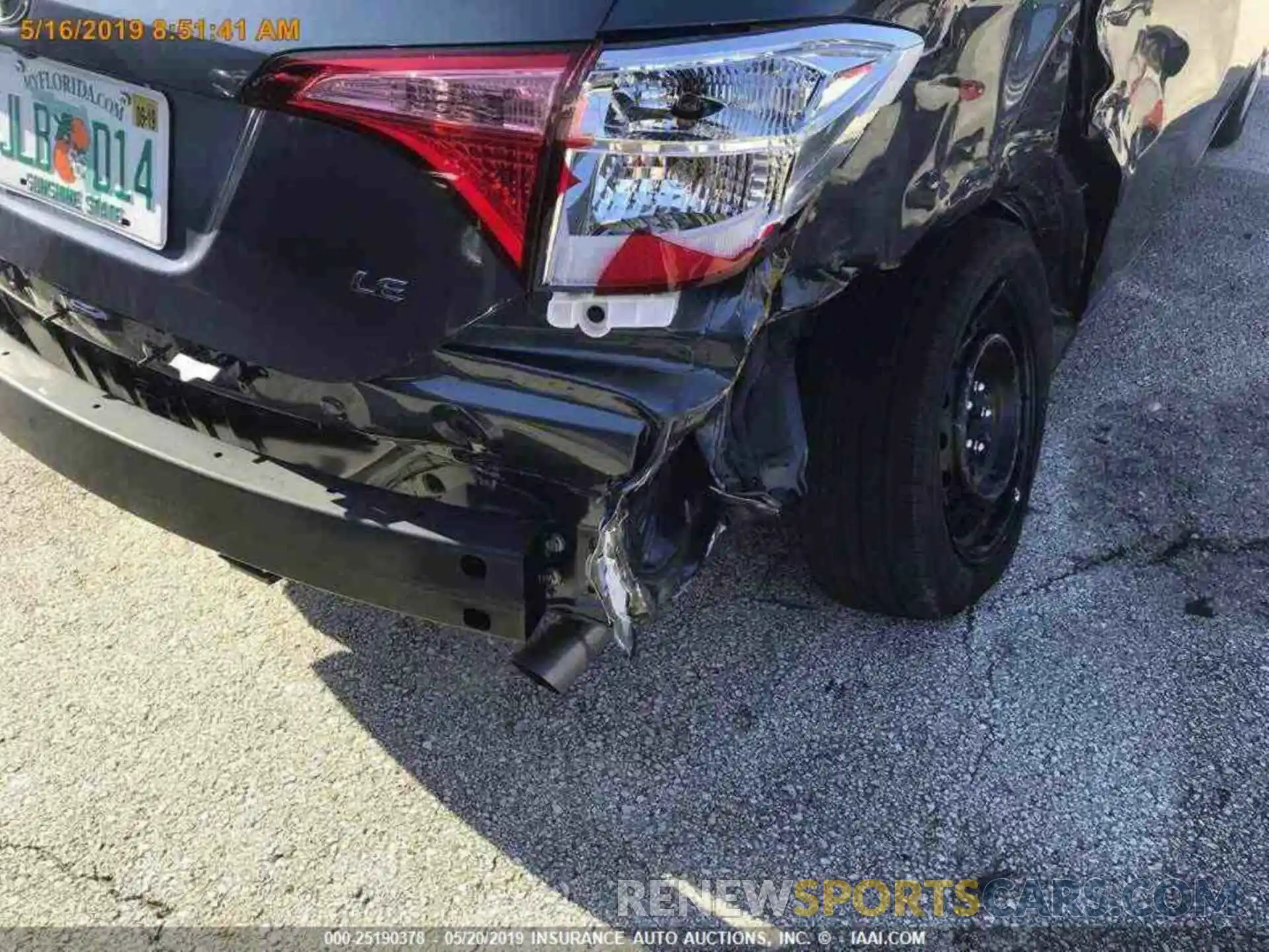 17 Photograph of a damaged car 5YFBURHE1KP922318 TOYOTA COROLLA 2019