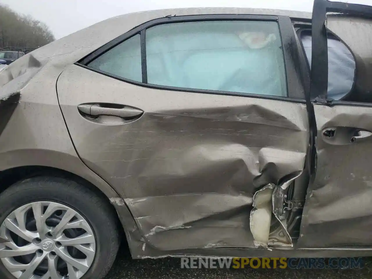 10 Photograph of a damaged car 5YFBURHE1KP922321 TOYOTA COROLLA 2019