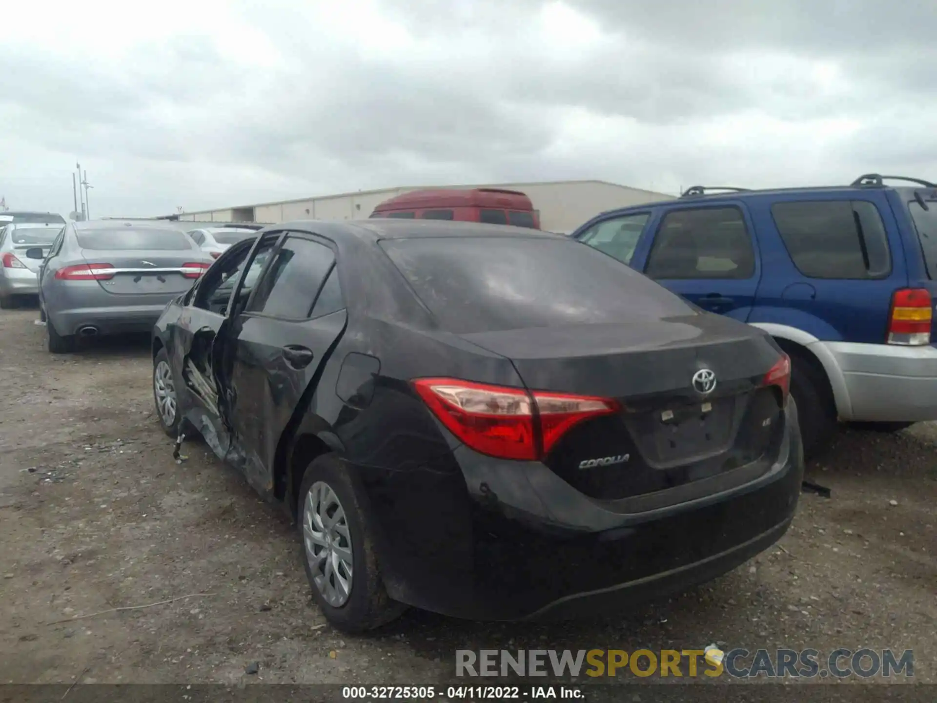 3 Photograph of a damaged car 5YFBURHE1KP924490 TOYOTA COROLLA 2019