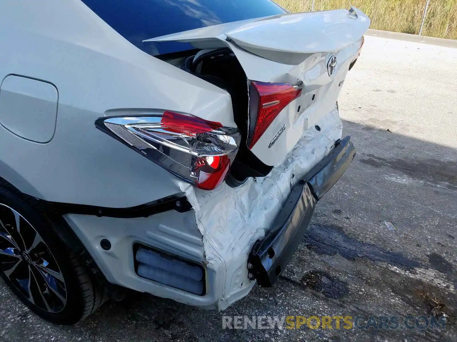 9 Photograph of a damaged car 5YFBURHE1KP925803 TOYOTA COROLLA 2019