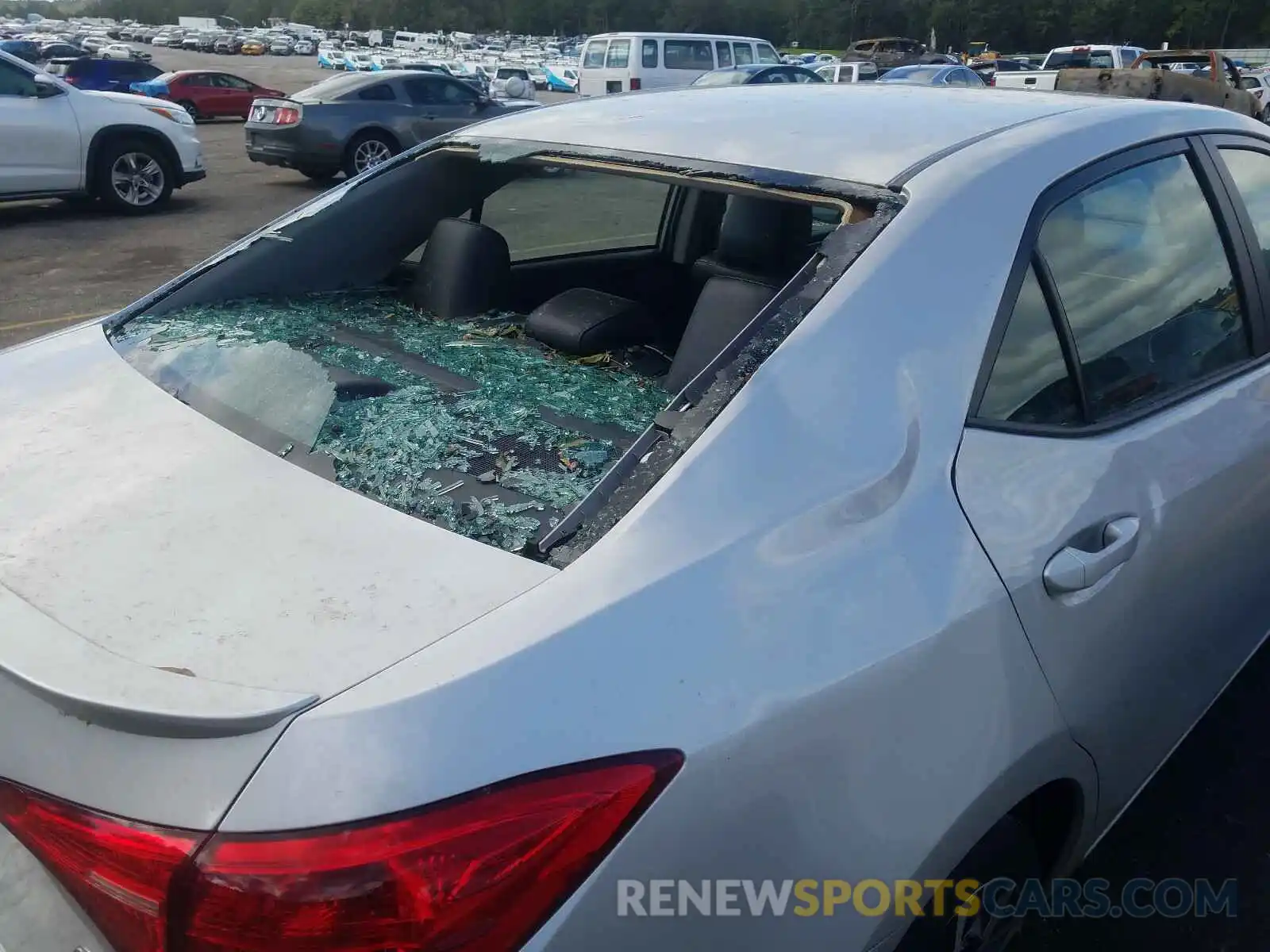 9 Photograph of a damaged car 5YFBURHE1KP926370 TOYOTA COROLLA 2019