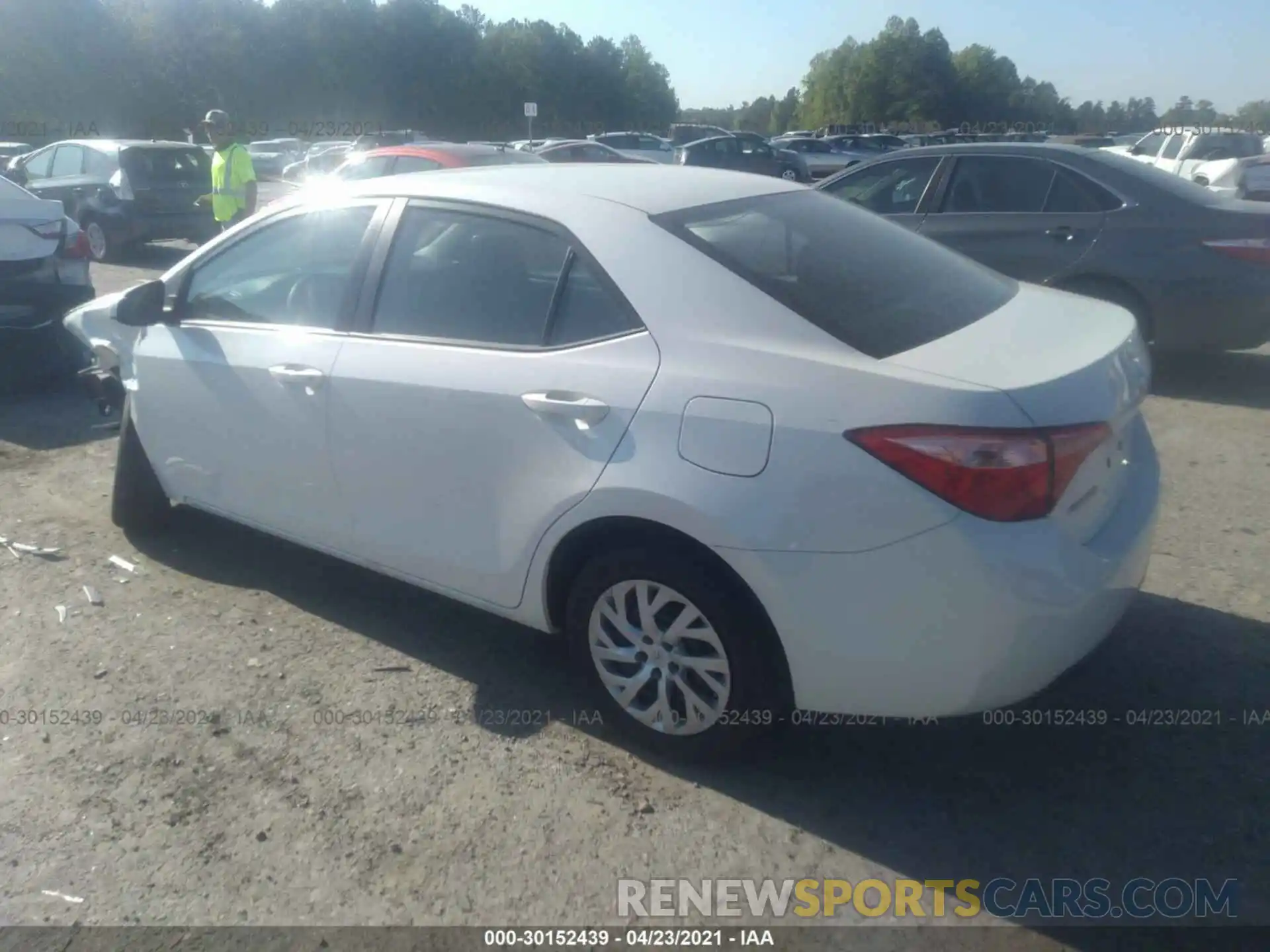 3 Photograph of a damaged car 5YFBURHE1KP926711 TOYOTA COROLLA 2019