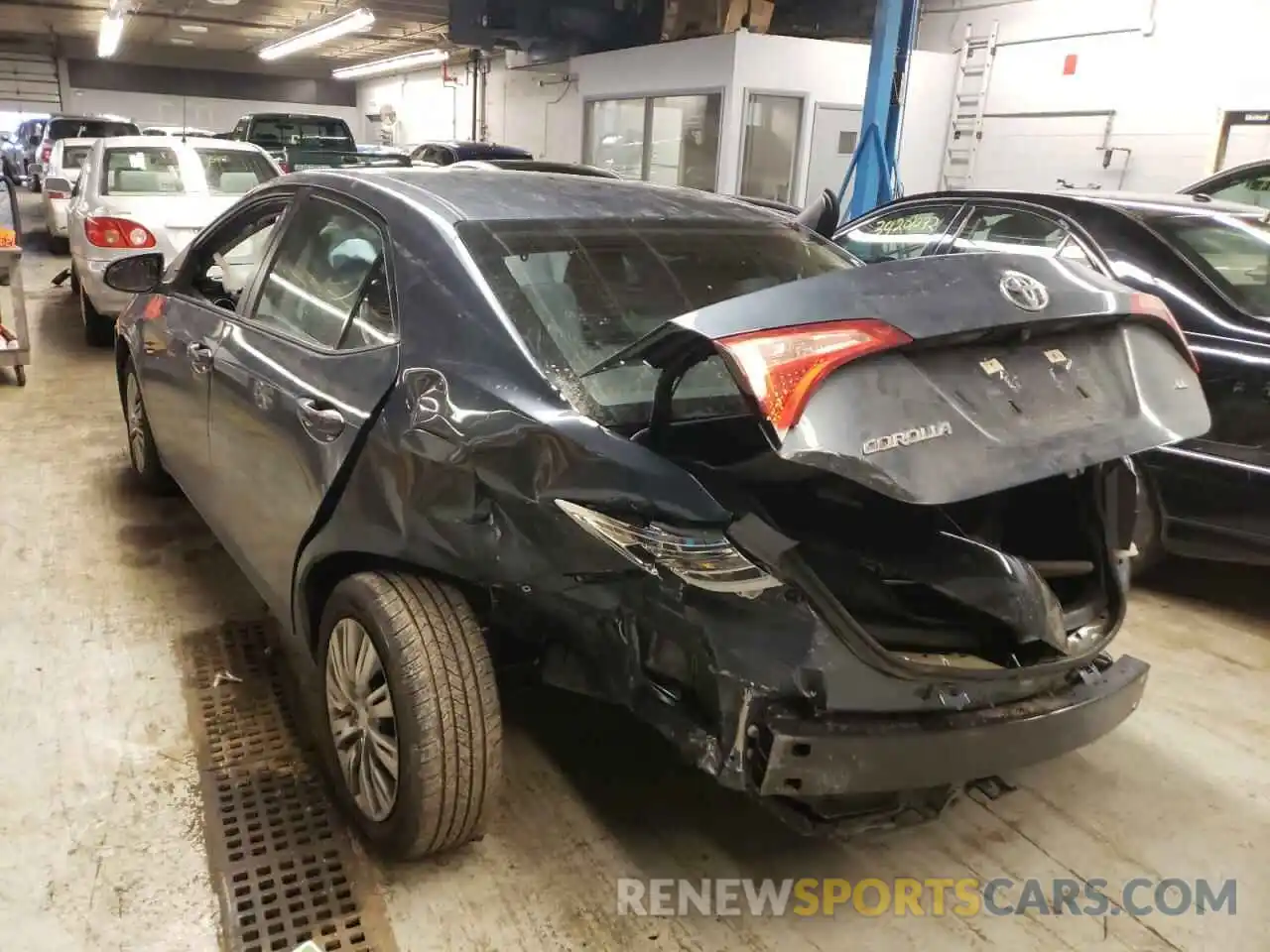 3 Photograph of a damaged car 5YFBURHE1KP930810 TOYOTA COROLLA 2019