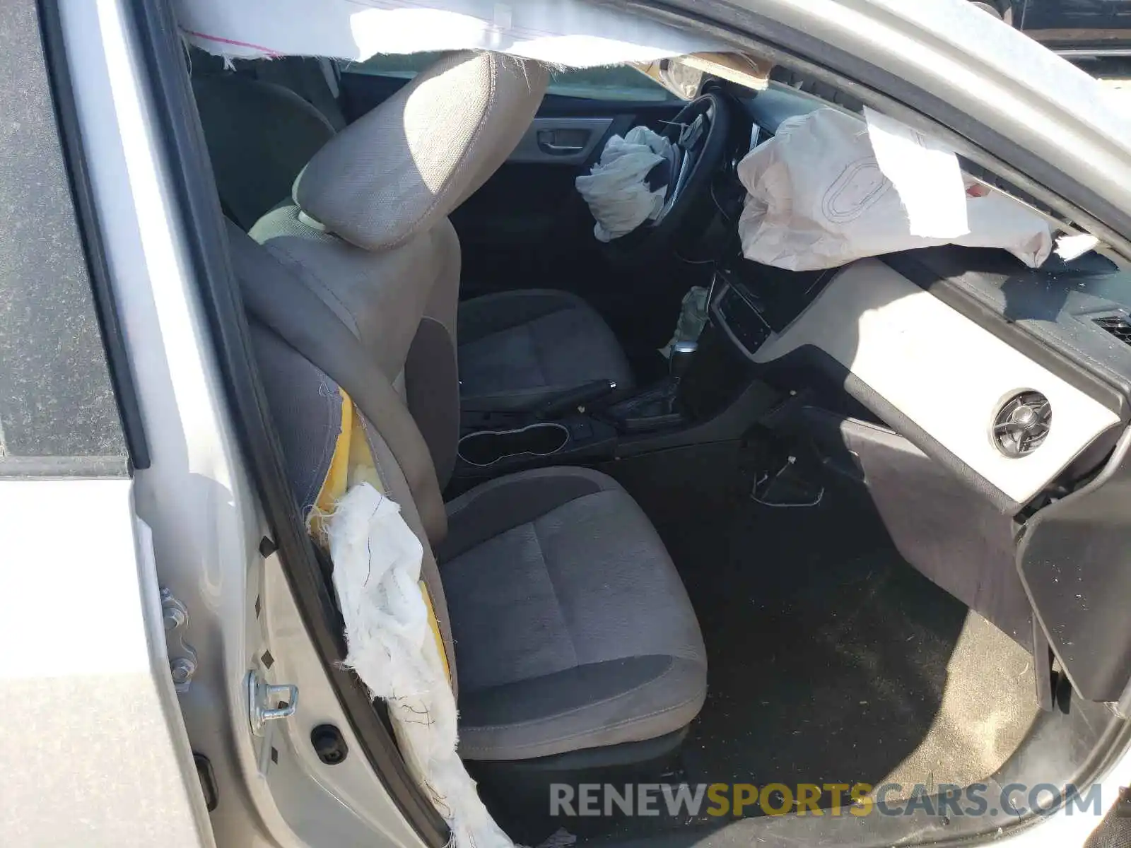 5 Photograph of a damaged car 5YFBURHE1KP932928 TOYOTA COROLLA 2019