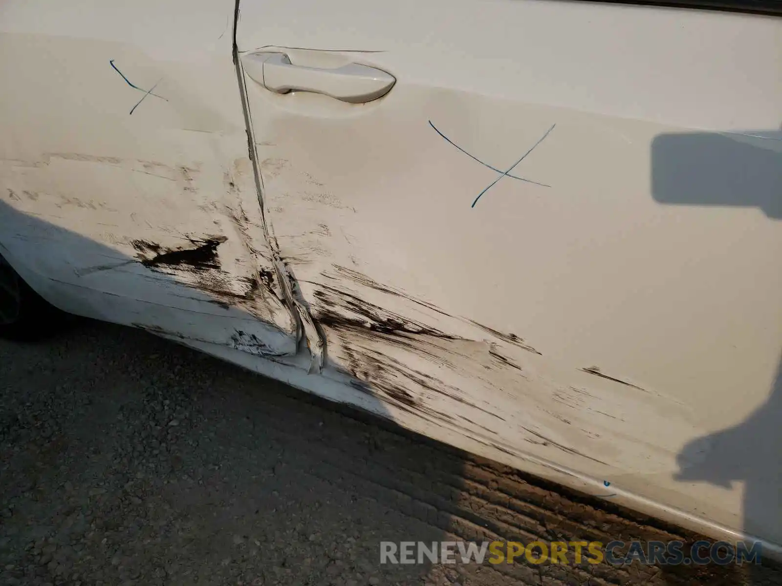 9 Photograph of a damaged car 5YFBURHE1KP933755 TOYOTA COROLLA 2019