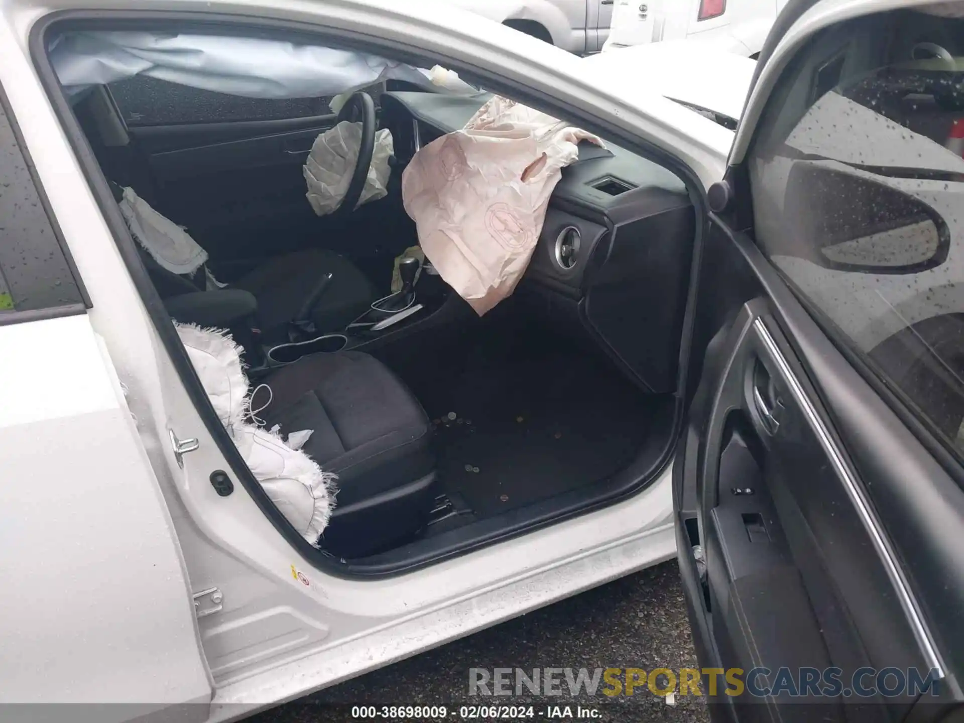 5 Photograph of a damaged car 5YFBURHE1KP936249 TOYOTA COROLLA 2019