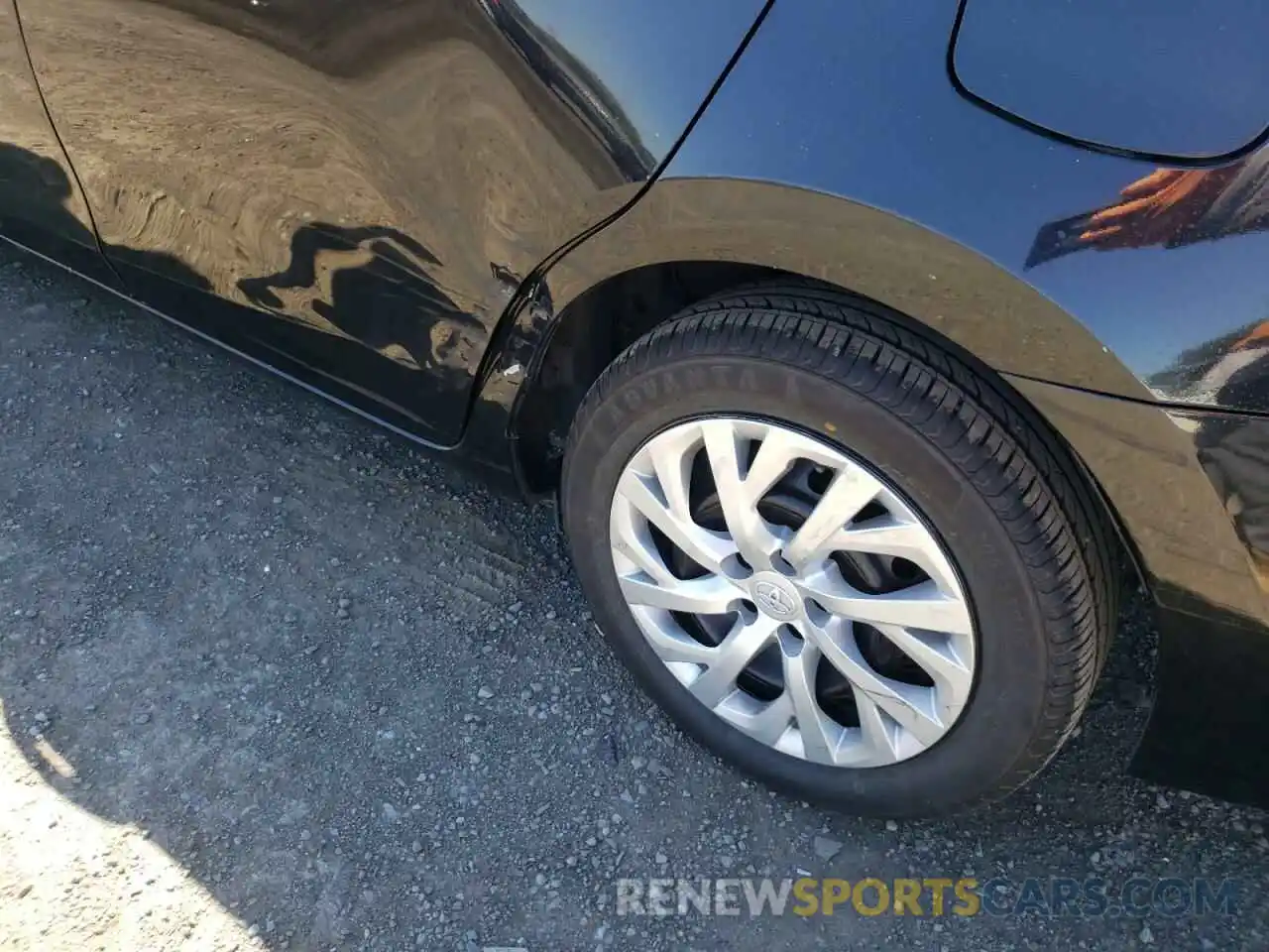 9 Photograph of a damaged car 5YFBURHE1KP939345 TOYOTA COROLLA 2019