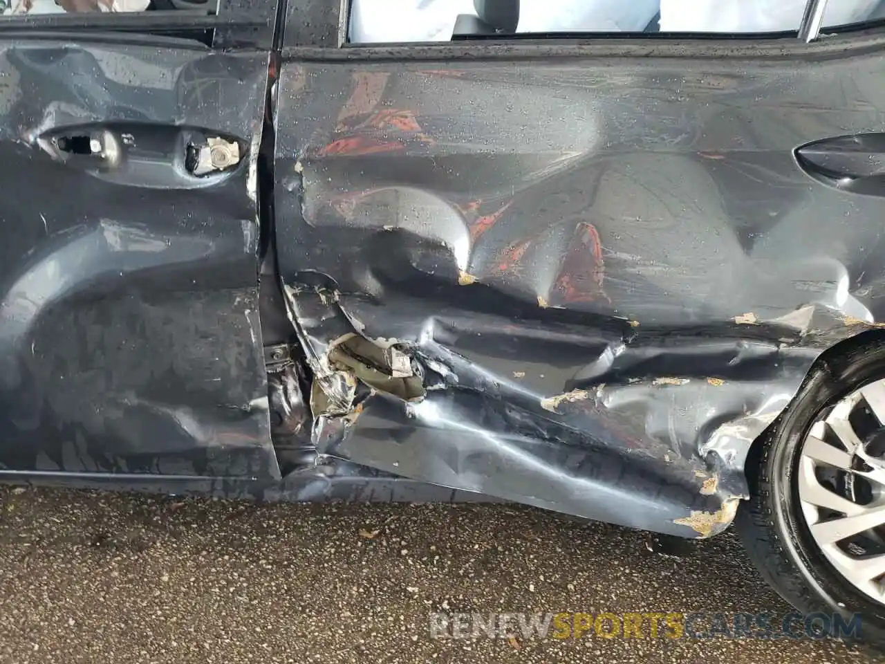 10 Photograph of a damaged car 5YFBURHE1KP949583 TOYOTA COROLLA 2019