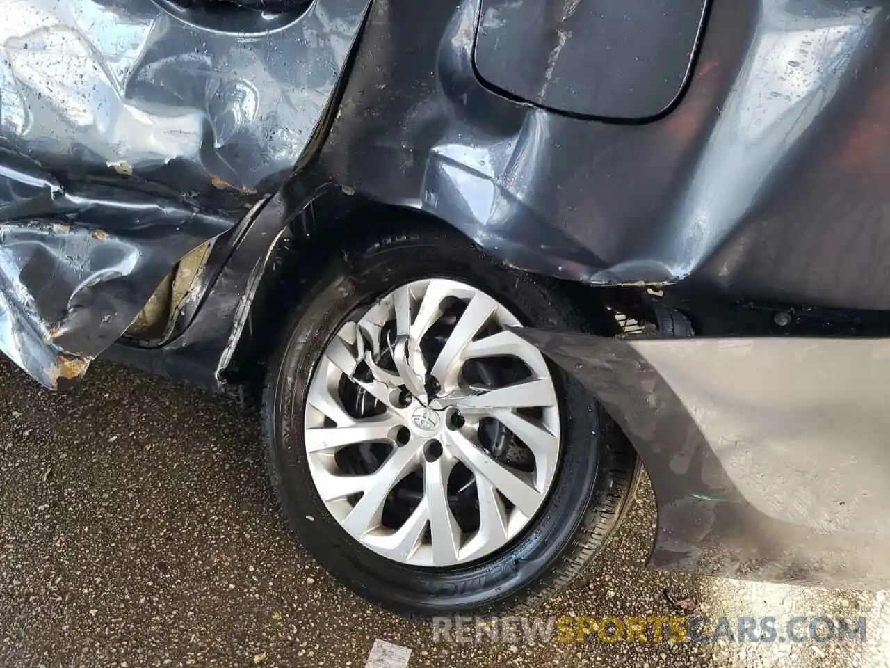 9 Photograph of a damaged car 5YFBURHE1KP949583 TOYOTA COROLLA 2019