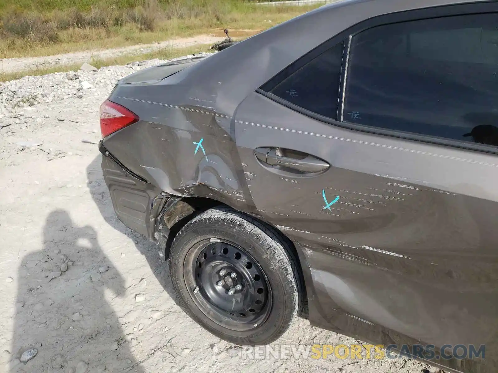 9 Photograph of a damaged car 5YFBURHE2KP858208 TOYOTA COROLLA 2019