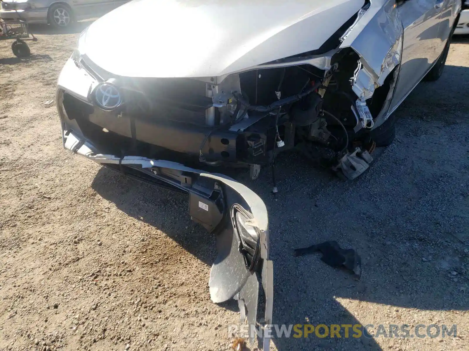 9 Photograph of a damaged car 5YFBURHE2KP858970 TOYOTA COROLLA 2019