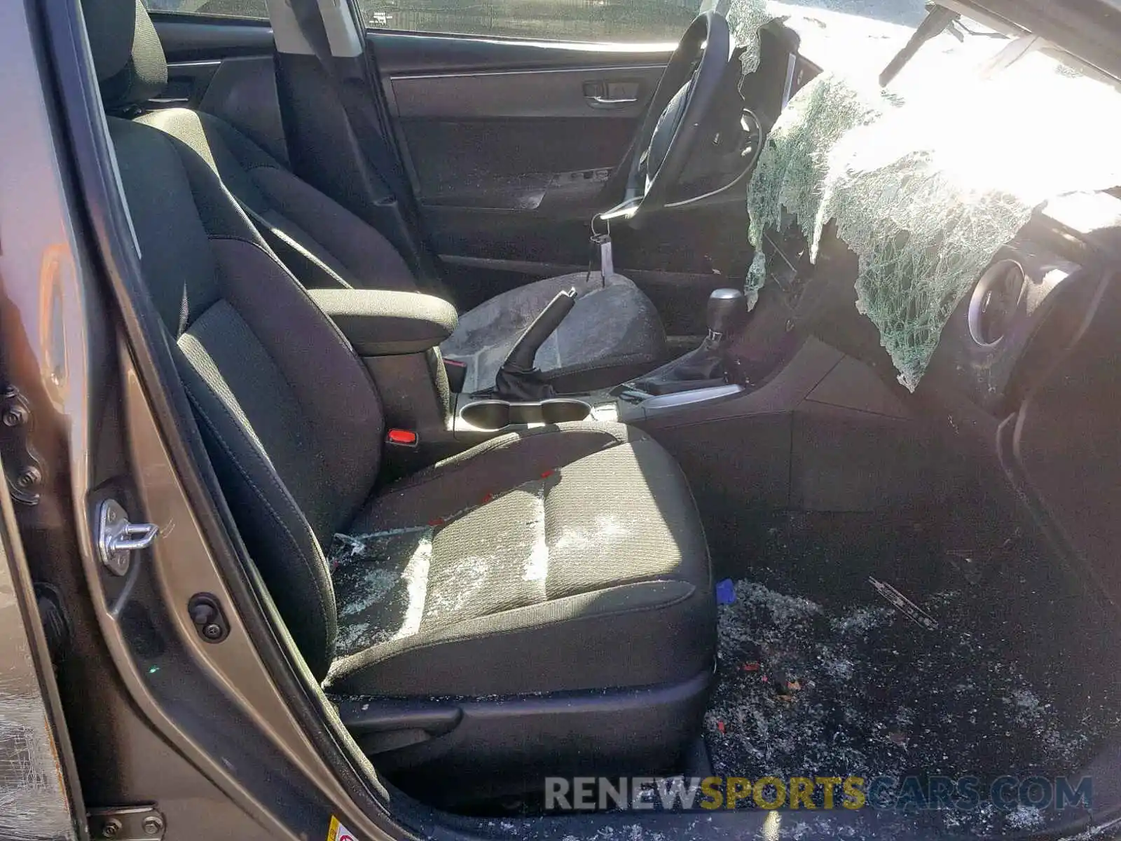 5 Photograph of a damaged car 5YFBURHE2KP872917 TOYOTA COROLLA 2019