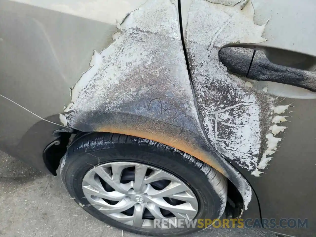 9 Photograph of a damaged car 5YFBURHE2KP876949 TOYOTA COROLLA 2019