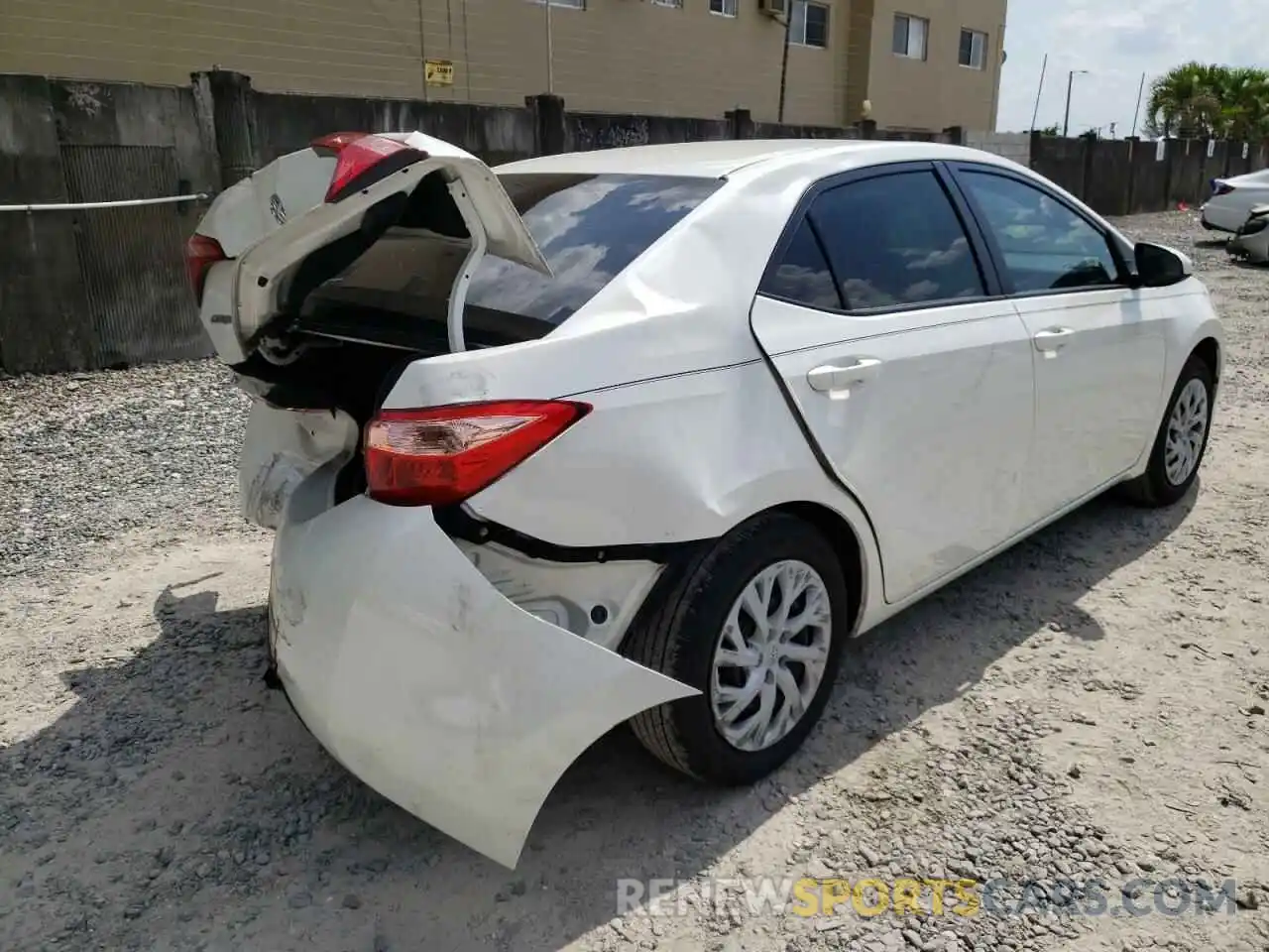 4 Фотография поврежденного автомобиля 5YFBURHE2KP880645 TOYOTA COROLLA 2019