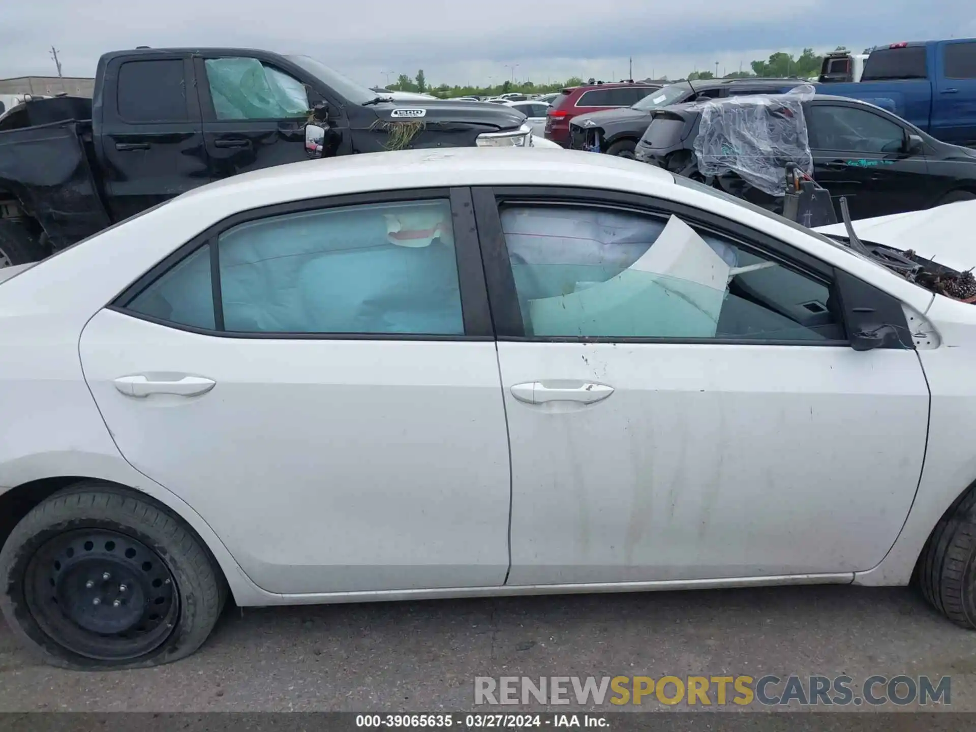 12 Photograph of a damaged car 5YFBURHE2KP886798 TOYOTA COROLLA 2019