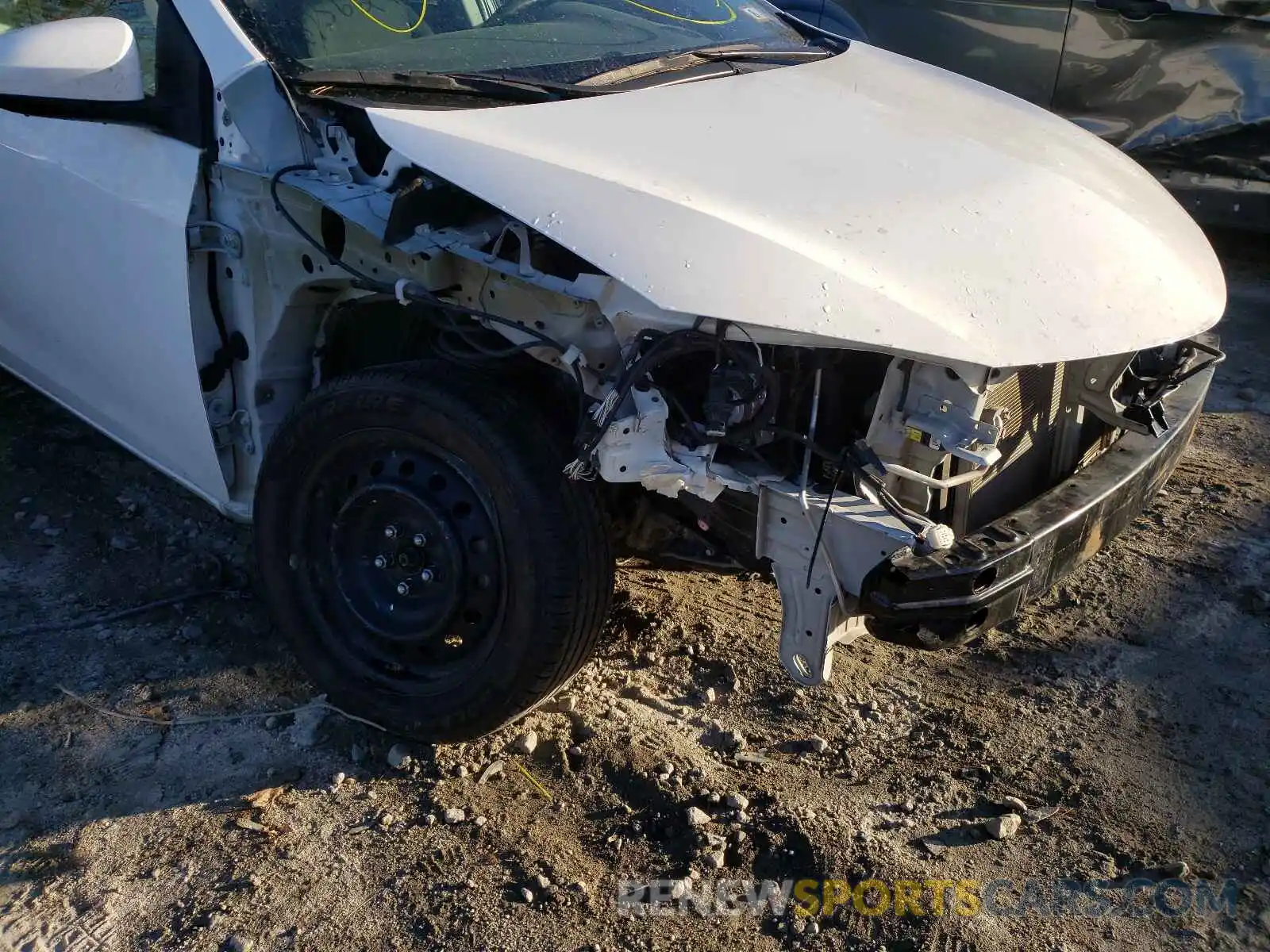 9 Photograph of a damaged car 5YFBURHE2KP888826 TOYOTA COROLLA 2019