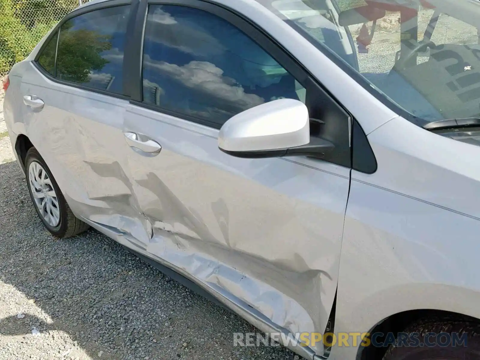 9 Photograph of a damaged car 5YFBURHE2KP915443 TOYOTA COROLLA 2019