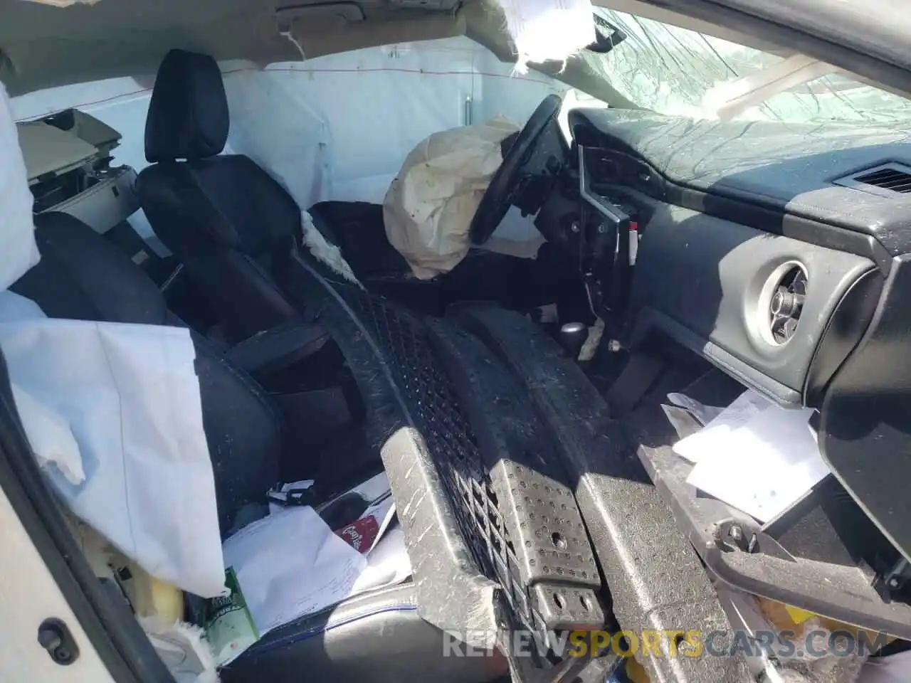 5 Photograph of a damaged car 5YFBURHE2KP917323 TOYOTA COROLLA 2019