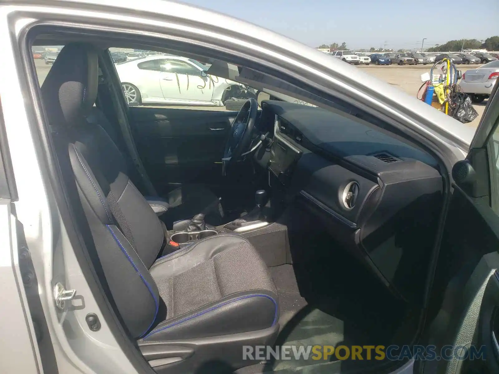 5 Photograph of a damaged car 5YFBURHE2KP921128 TOYOTA COROLLA 2019