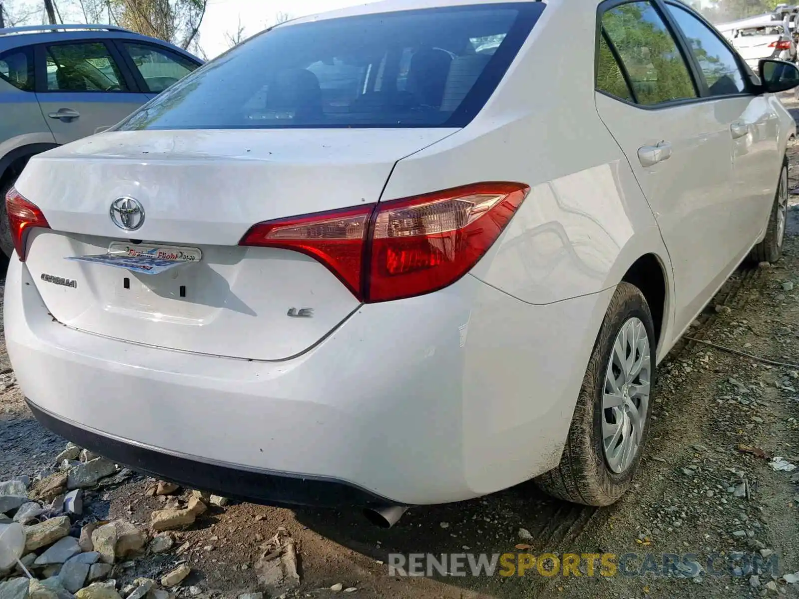 4 Photograph of a damaged car 5YFBURHE2KP927477 TOYOTA COROLLA 2019